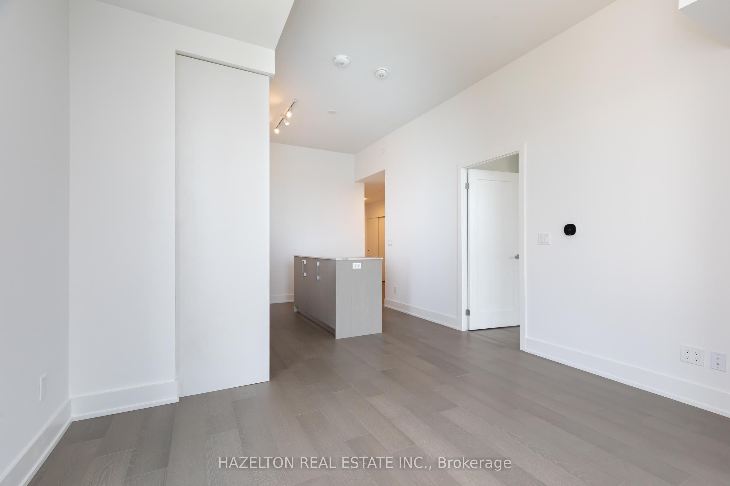 8 Manor Road W 904, Toronto, ON M4S 2A5 photo 5