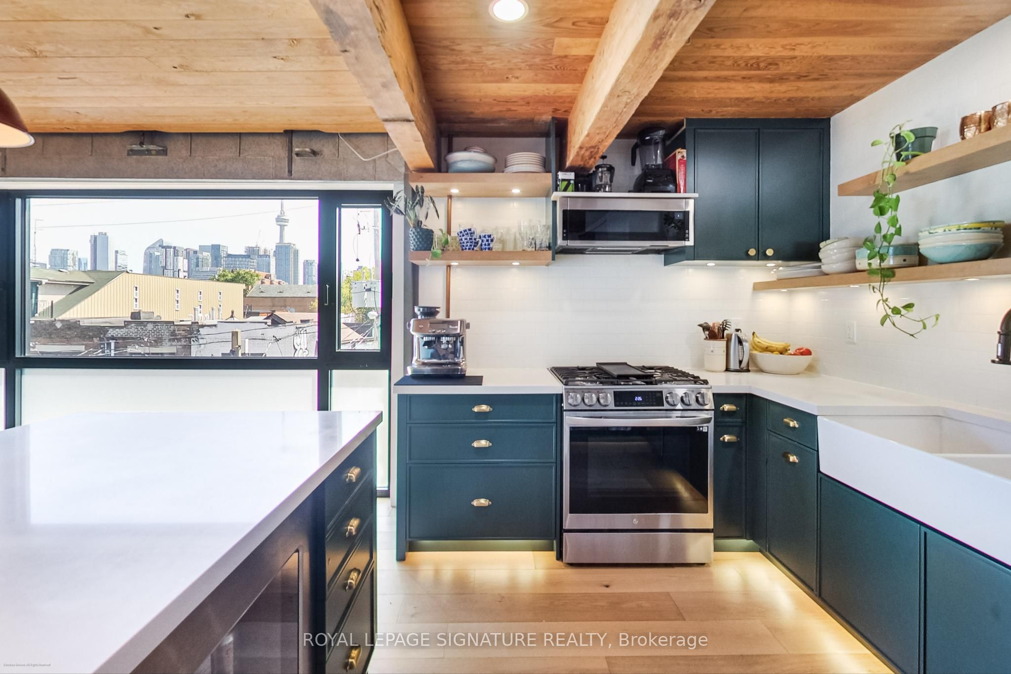6 Littlehayes Lane Upper, Toronto, ON M5T 1L8 photo 3