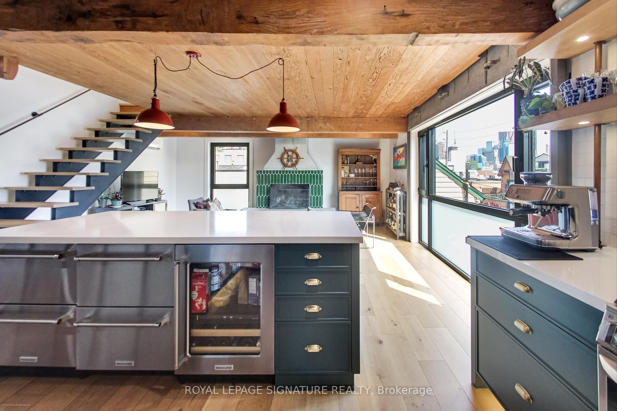 6 Littlehayes Lane Upper, Toronto, ON M5T 1L8 photo 4