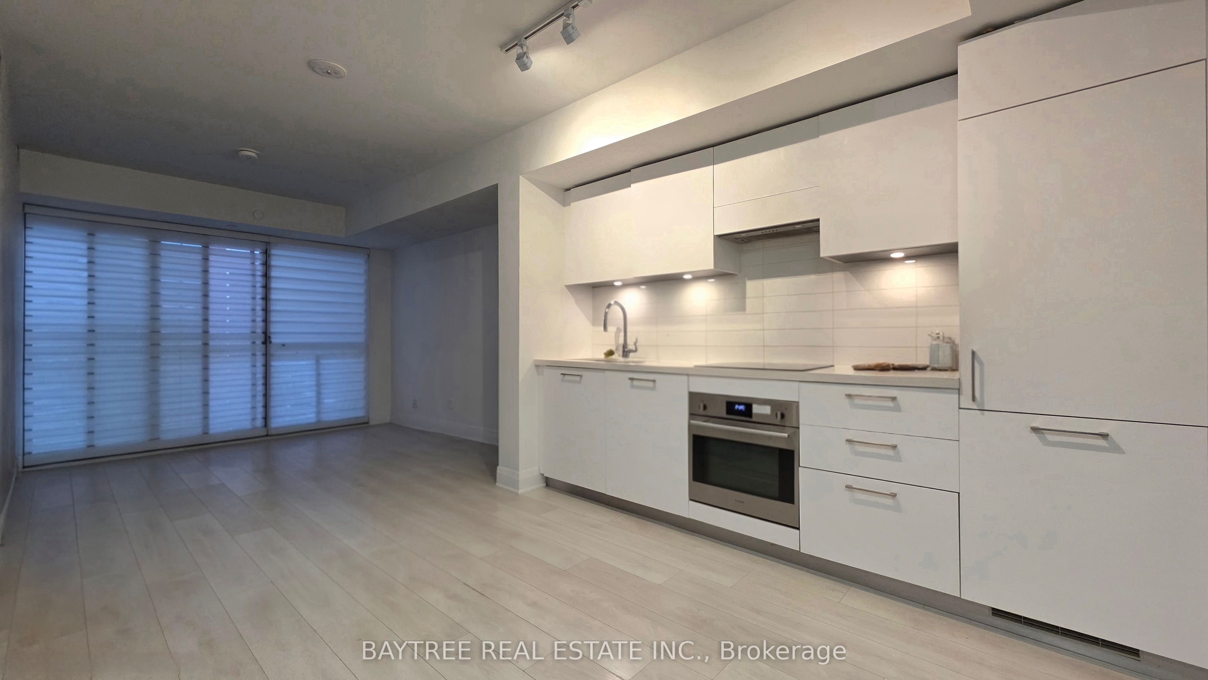 33 Frederick Todd Way 402, Toronto, ON M4G 0C9