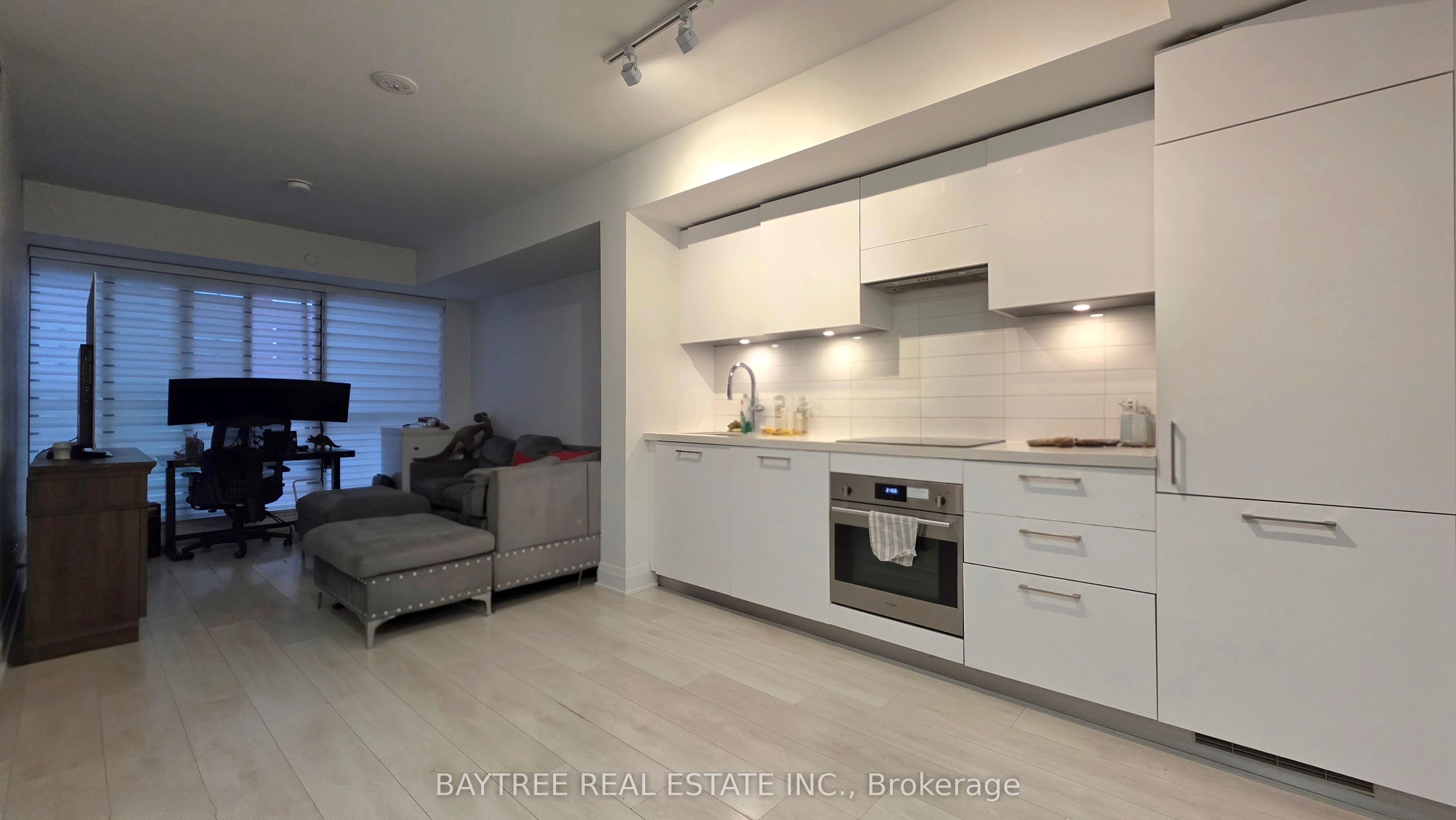 33 Frederick Todd Way 402, Toronto, ON M4G 0C9 photo 2