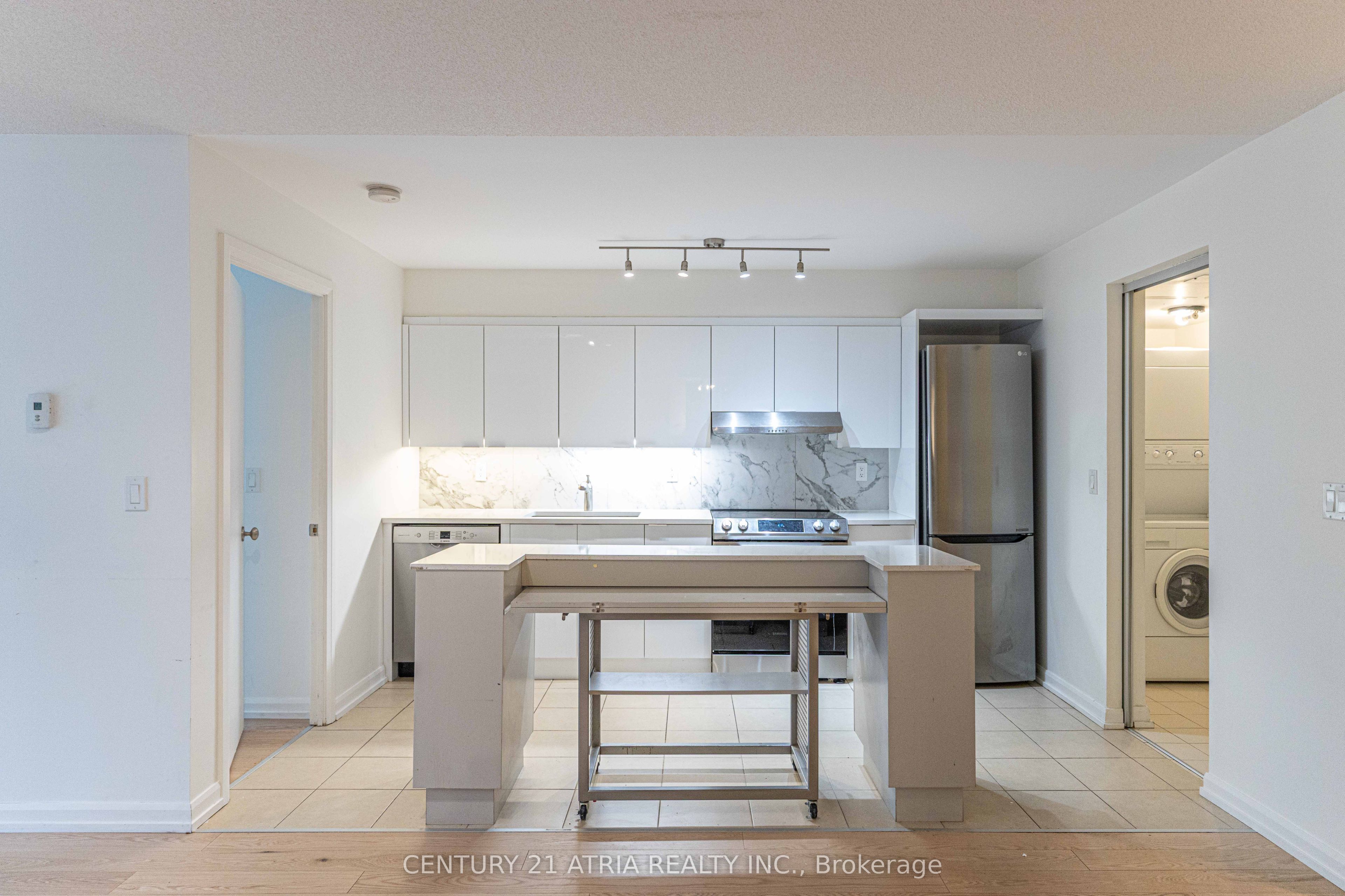 111 Elizabeth Street 606, Toronto, ON M5G 1P7 photo 3