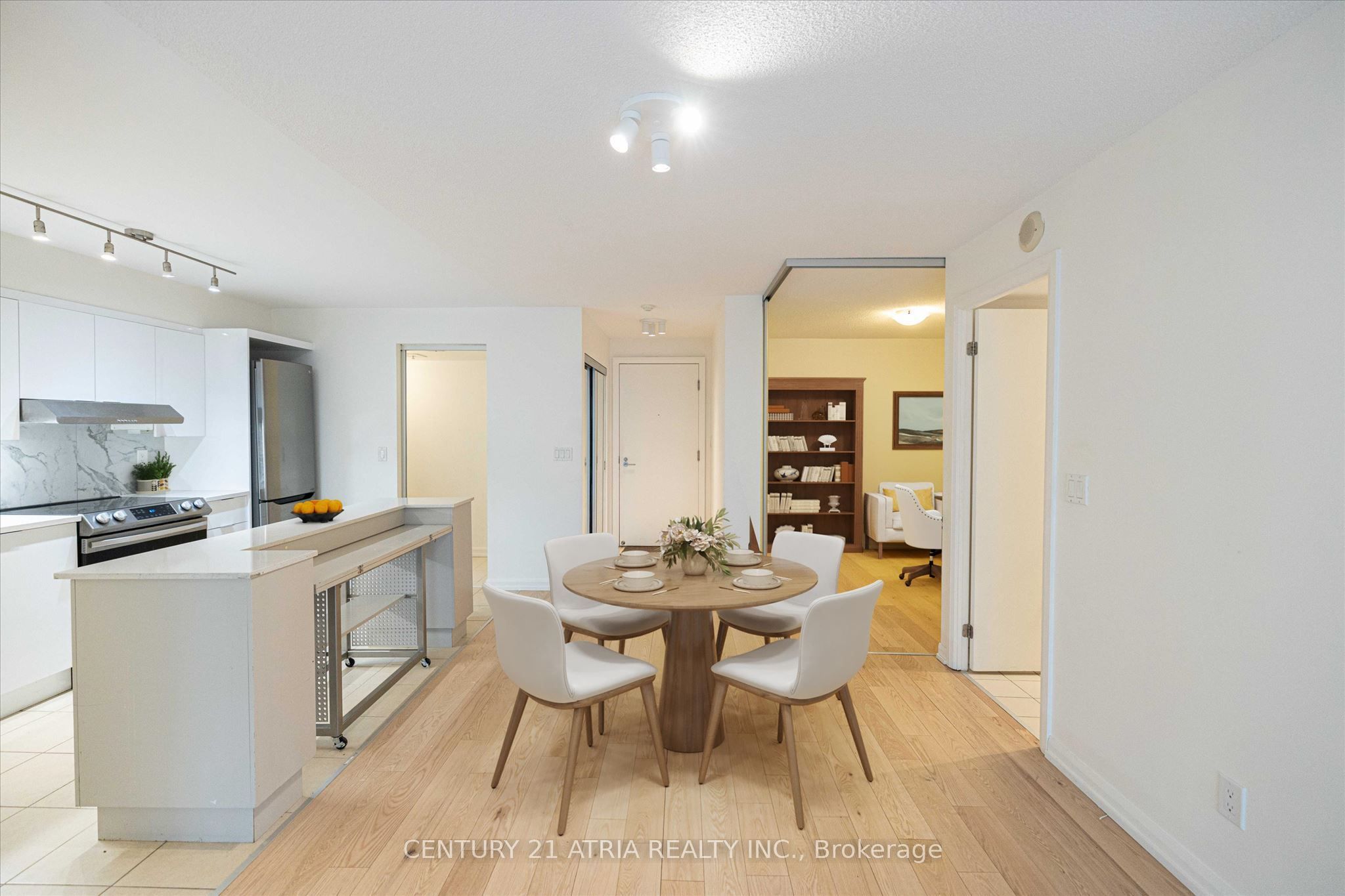 111 Elizabeth Street 606, Toronto, ON M5G 1P7 photo 4