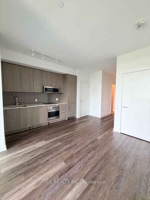 250 Lawrence Avenue W 705, Toronto, ON M5M 1B1 photo 3