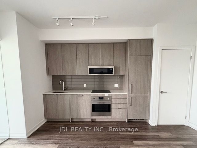 250 Lawrence Avenue W 705, Toronto, ON M5M 1B1 photo 4
