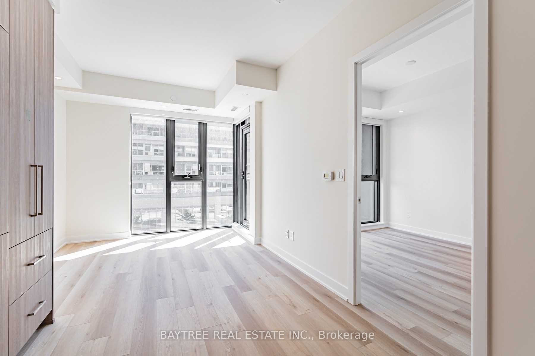 840 St Clair Avenue W 414, Toronto, ON M6C 1C1 photo 5