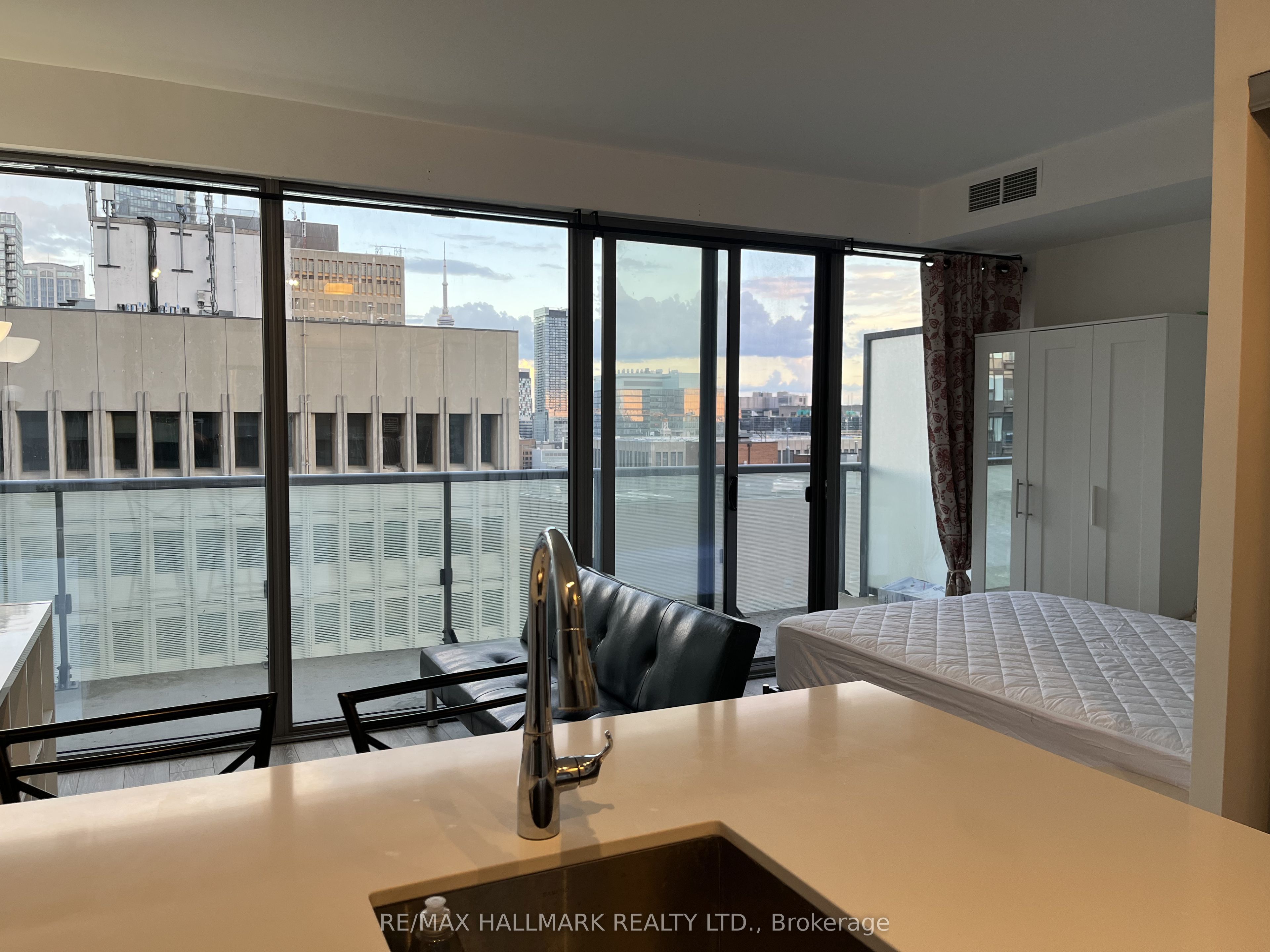 57 ST JOSEPH Street 2003, Toronto, ON M5S 0C5 photo 2
