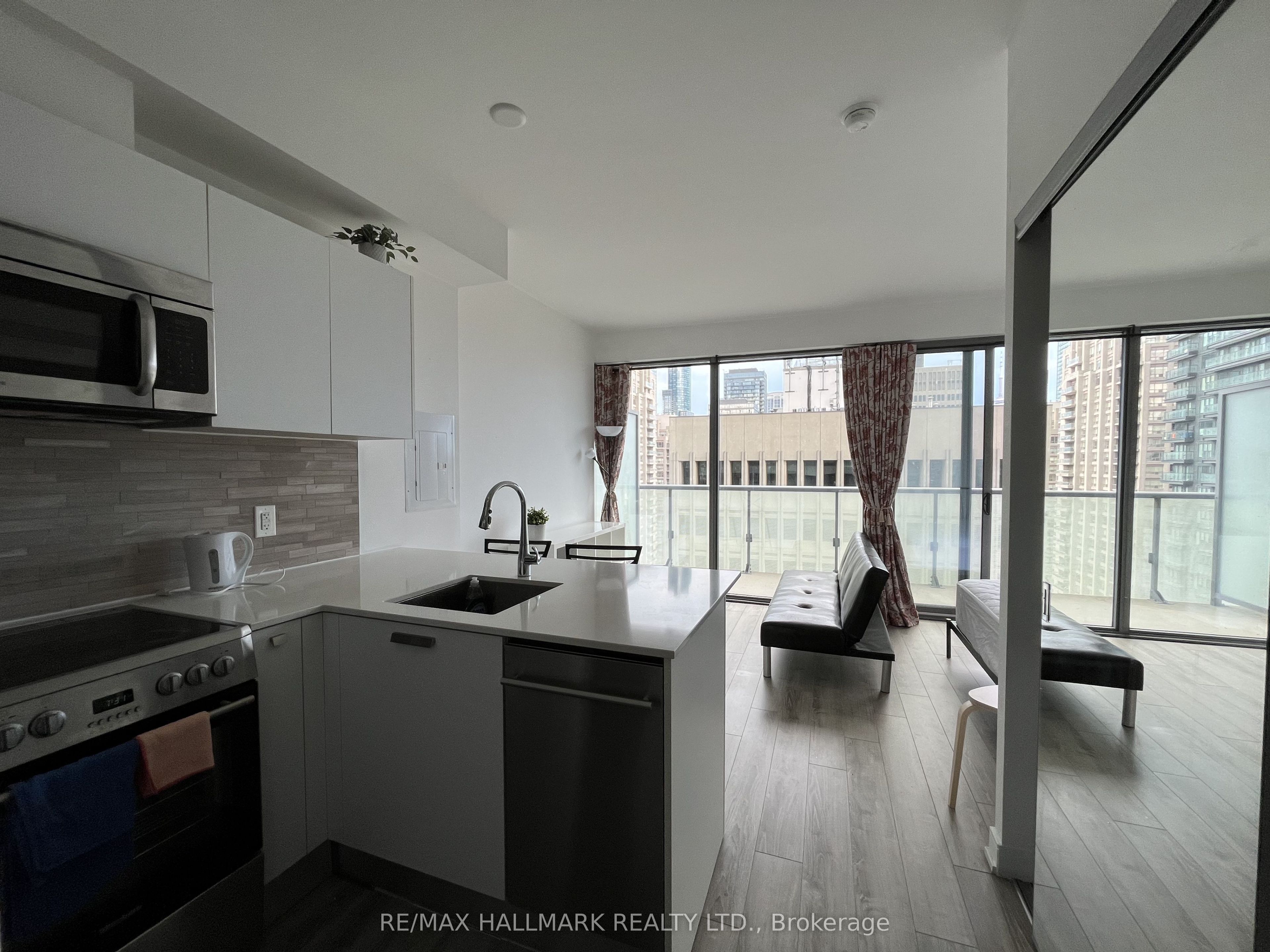 57 ST JOSEPH Street 2003, Toronto, ON M5S 0C5 photo 3