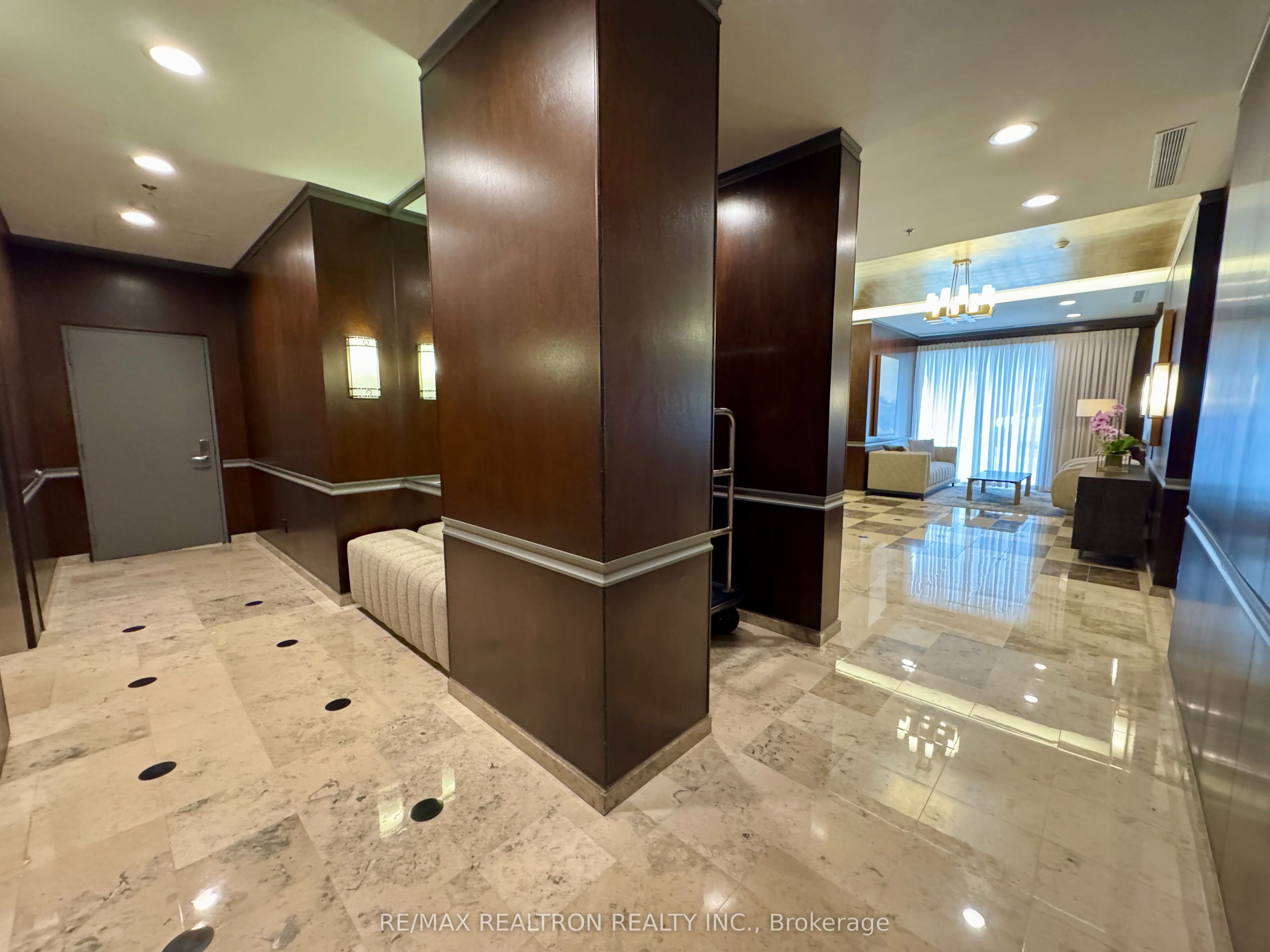 388 Bloor Street E 1107, Toronto, ON M4W 3W9 photo 3