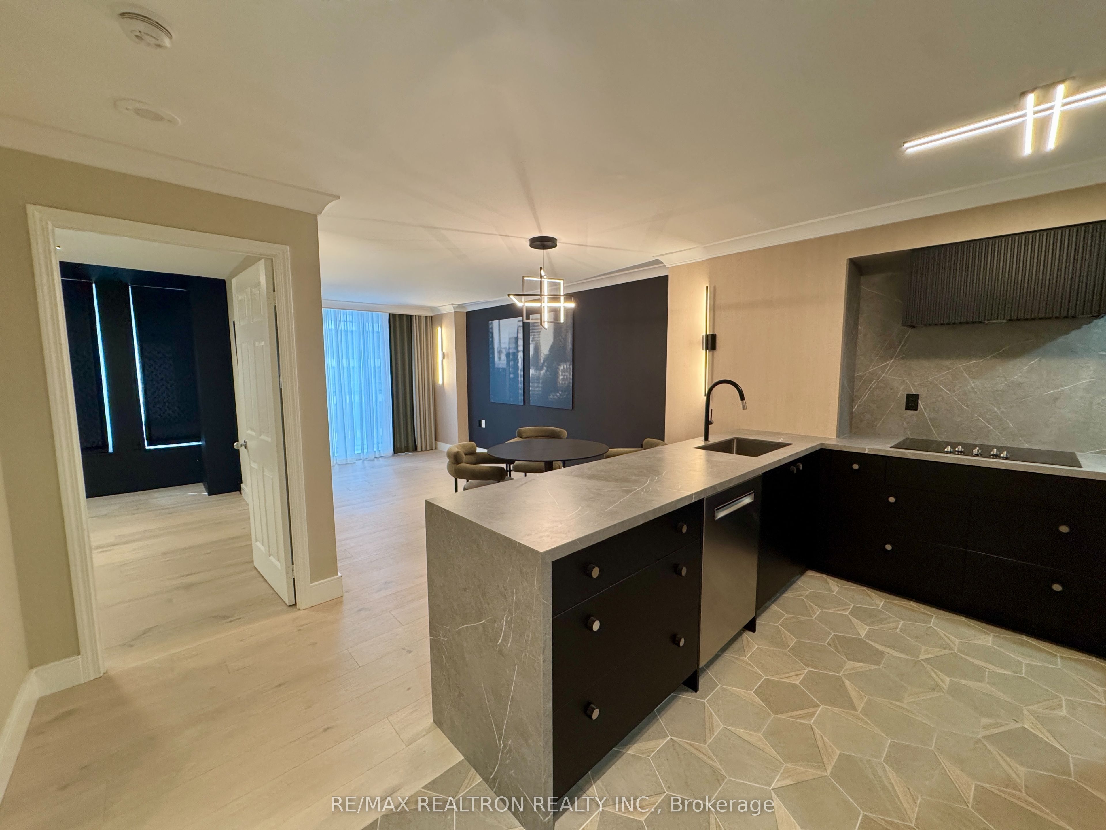 388 Bloor Street E 1107, Toronto, ON M4W 3W9 photo 5