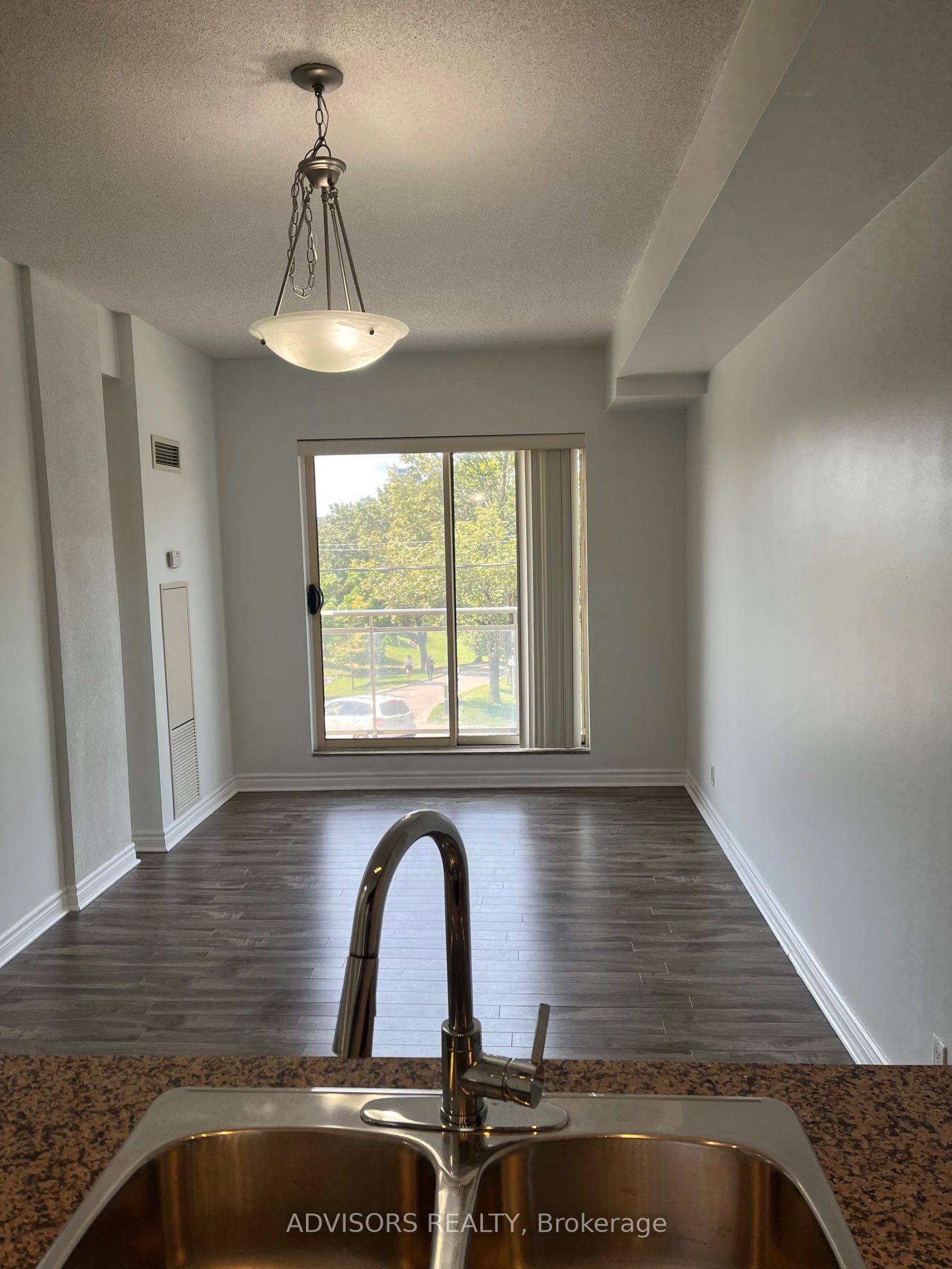 11 Christie Street 209, Toronto, ON M6G 3B1 photo 2