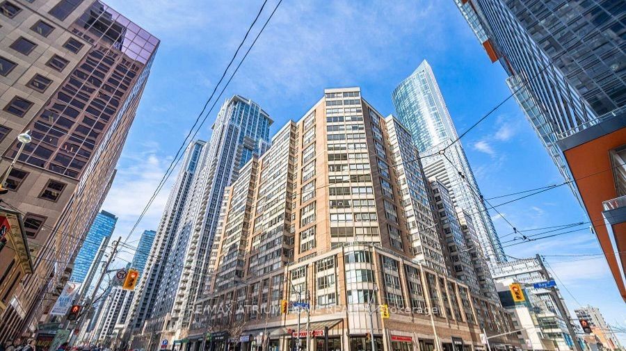 717 Bay Street 1403, Toronto, ON M5G 2J9