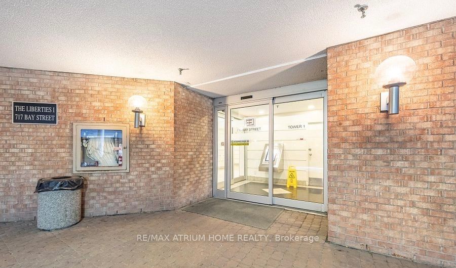 717 Bay Street 1403, Toronto, ON M5G 2J9 photo 3
