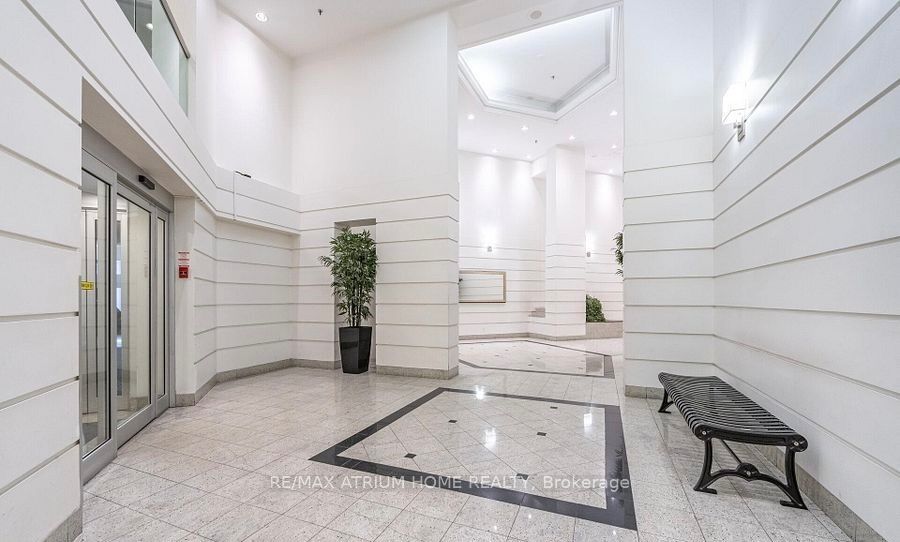 717 Bay Street 1403, Toronto, ON M5G 2J9 photo 4