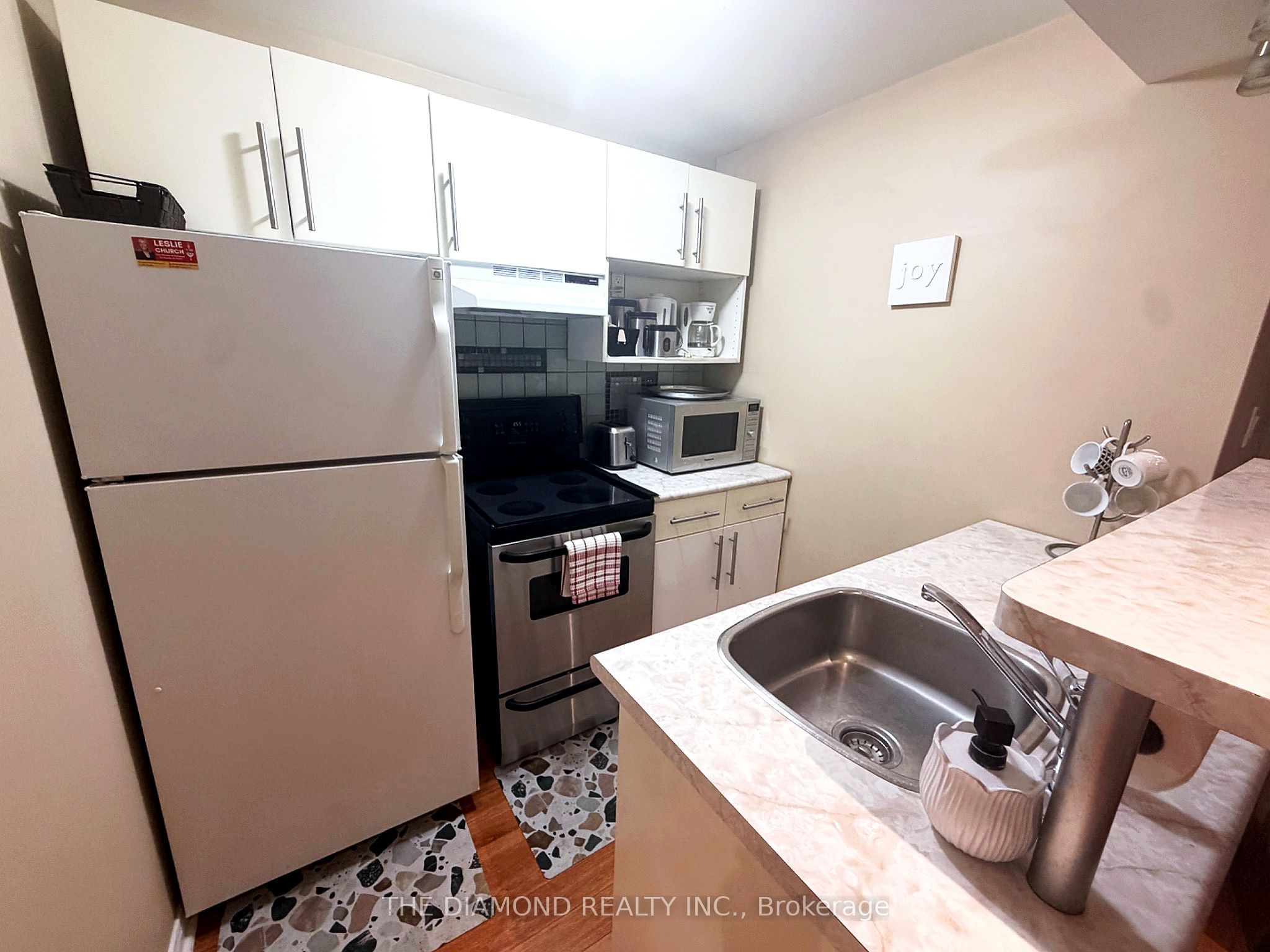 334 Hillsdale Avenue E BSMT, Toronto, ON M4S 1T8 photo 5
