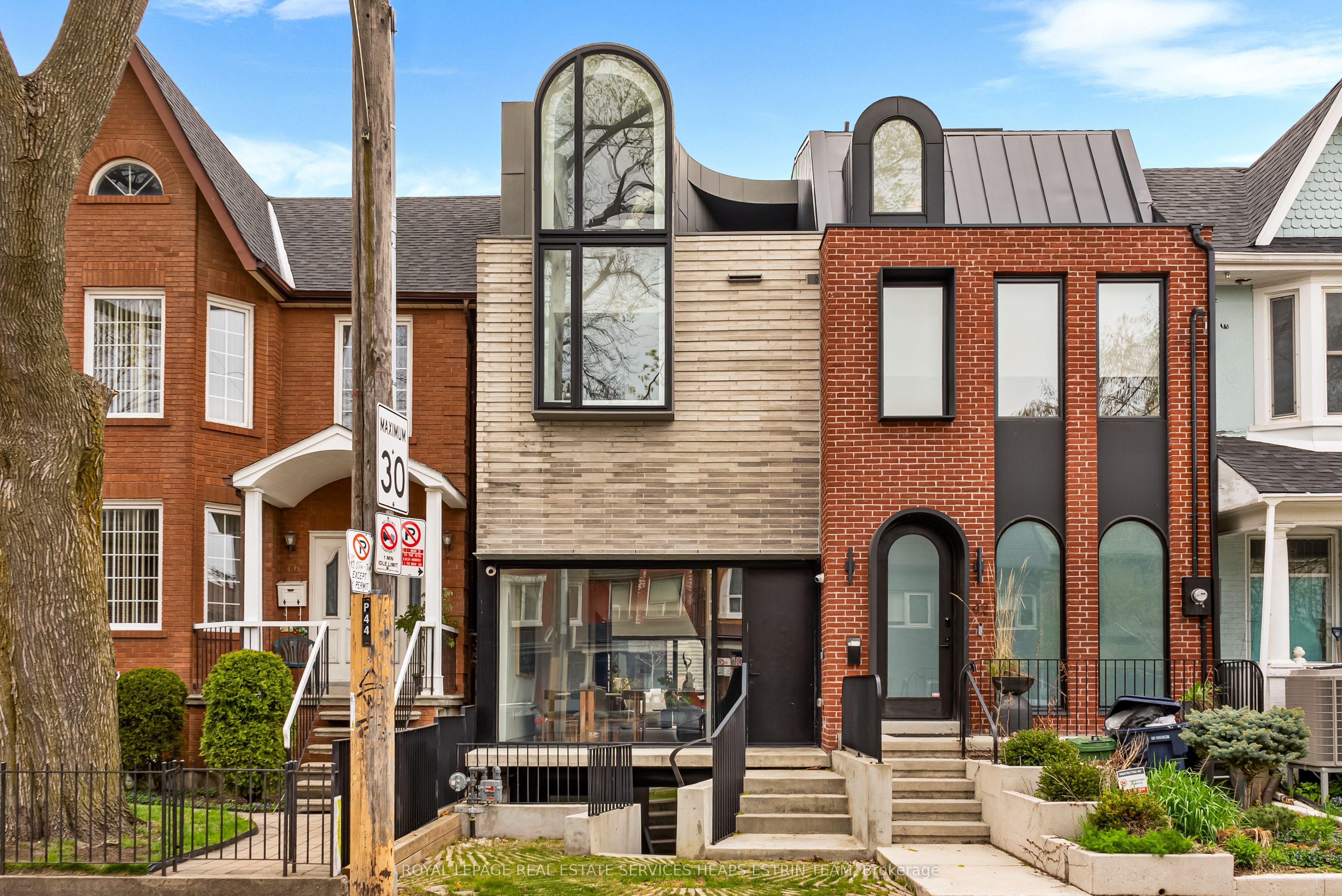 44 Foxley Street Main, 2nd & 3rd, Toronto, ON M6J 1R1 photo 2