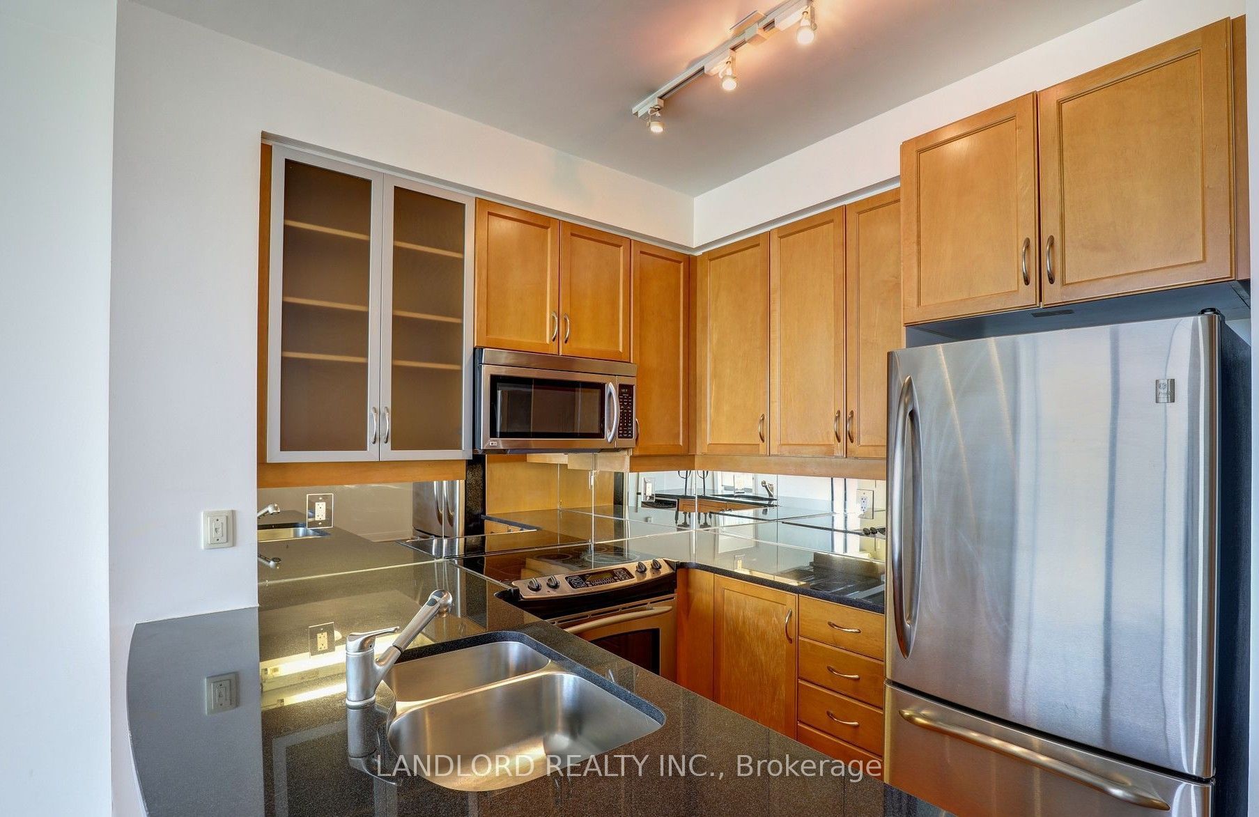 18 Yorkville Avenue 701, Toronto, ON M4W 3Y8 photo 4