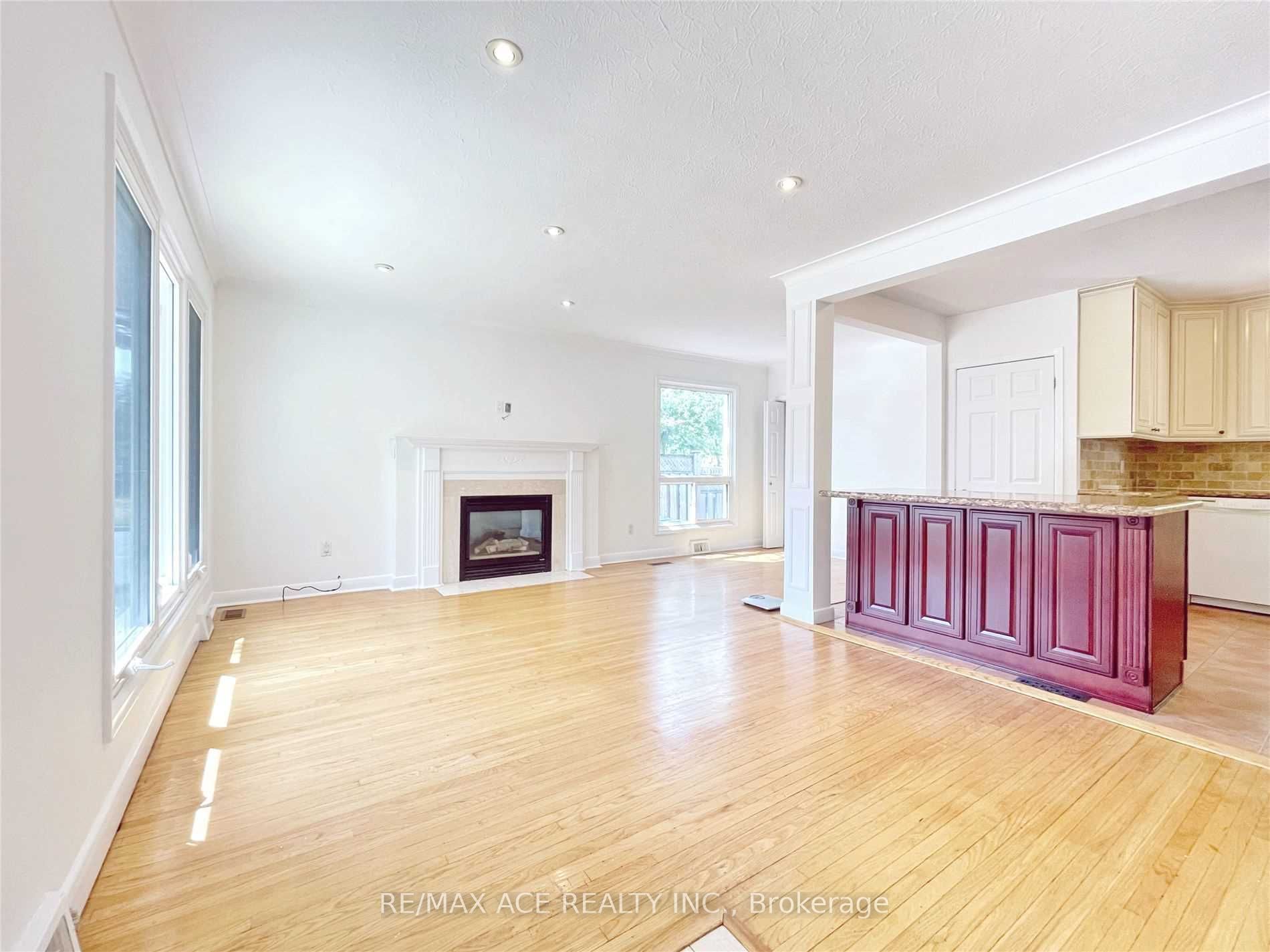 246 Horsham Avenue Main, Toronto, ON M2N 2A6 photo 2