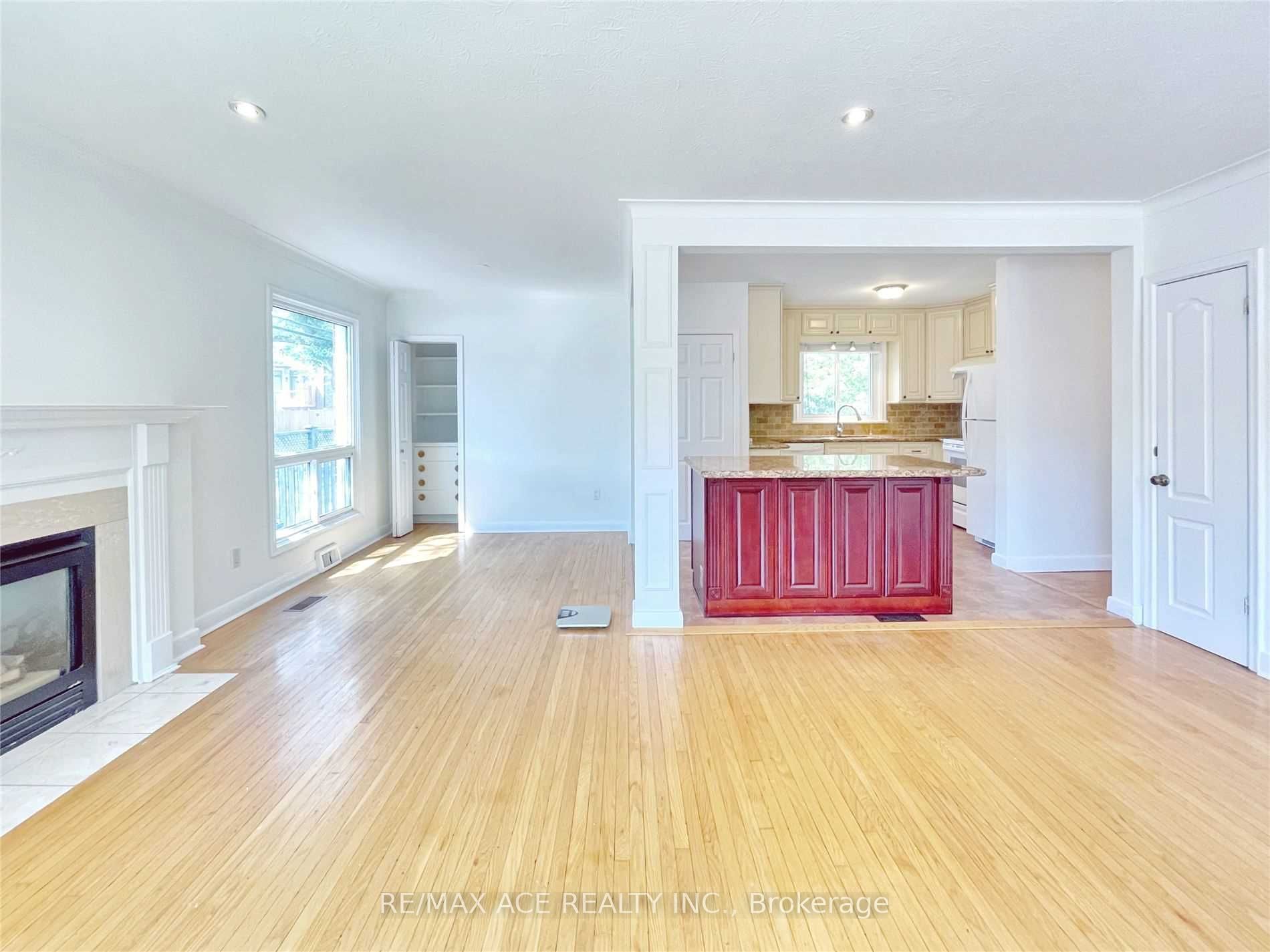 246 Horsham Avenue Main, Toronto, ON M2N 2A6 photo 3