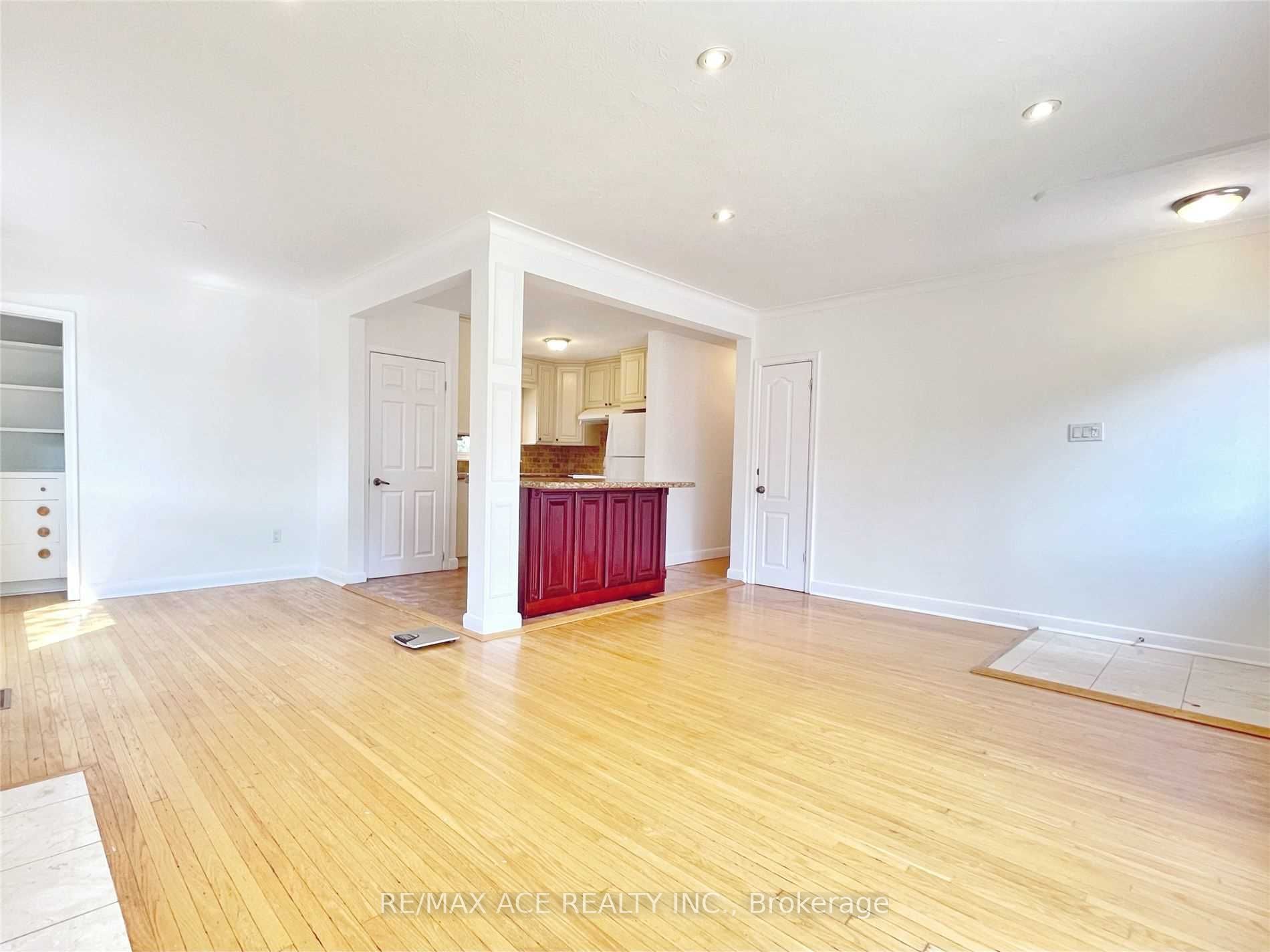 246 Horsham Avenue Main, Toronto, ON M2N 2A6 photo 4
