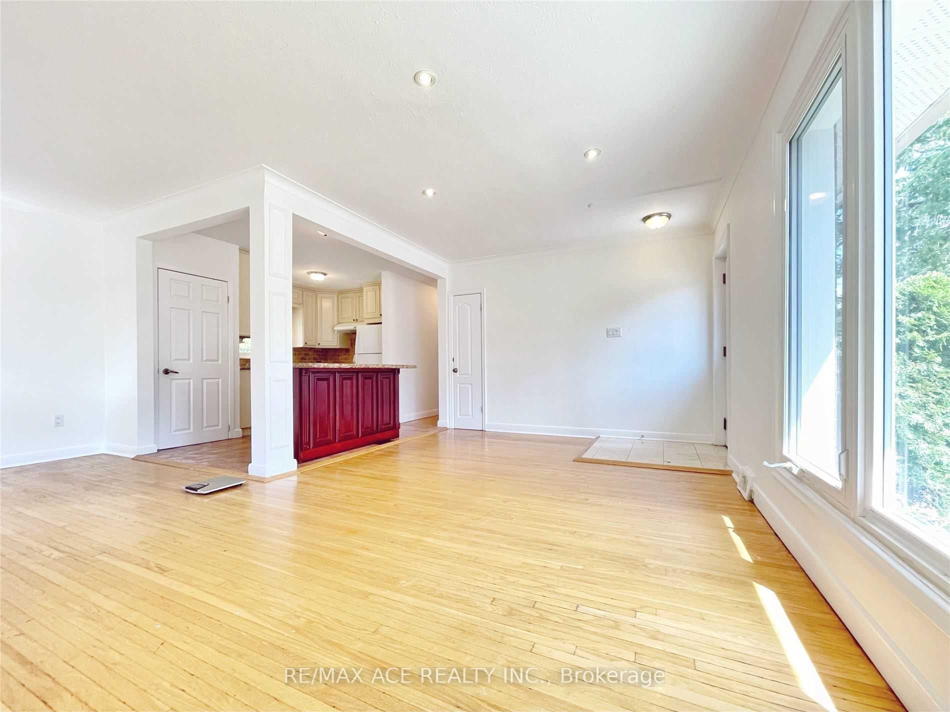 246 Horsham Avenue Main, Toronto, ON M2N 2A6 photo 5