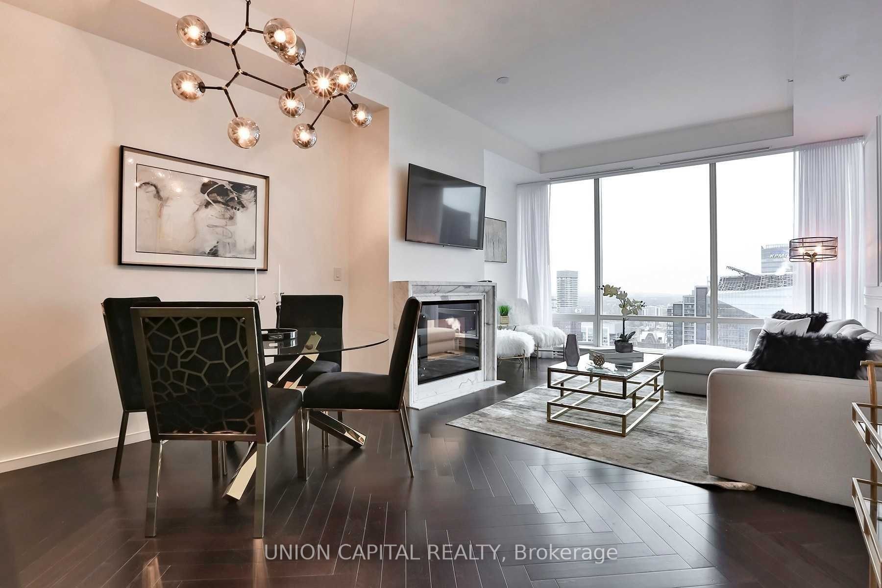 180 University Avenue 5805, Toronto, ON M5H 0A2 photo 2