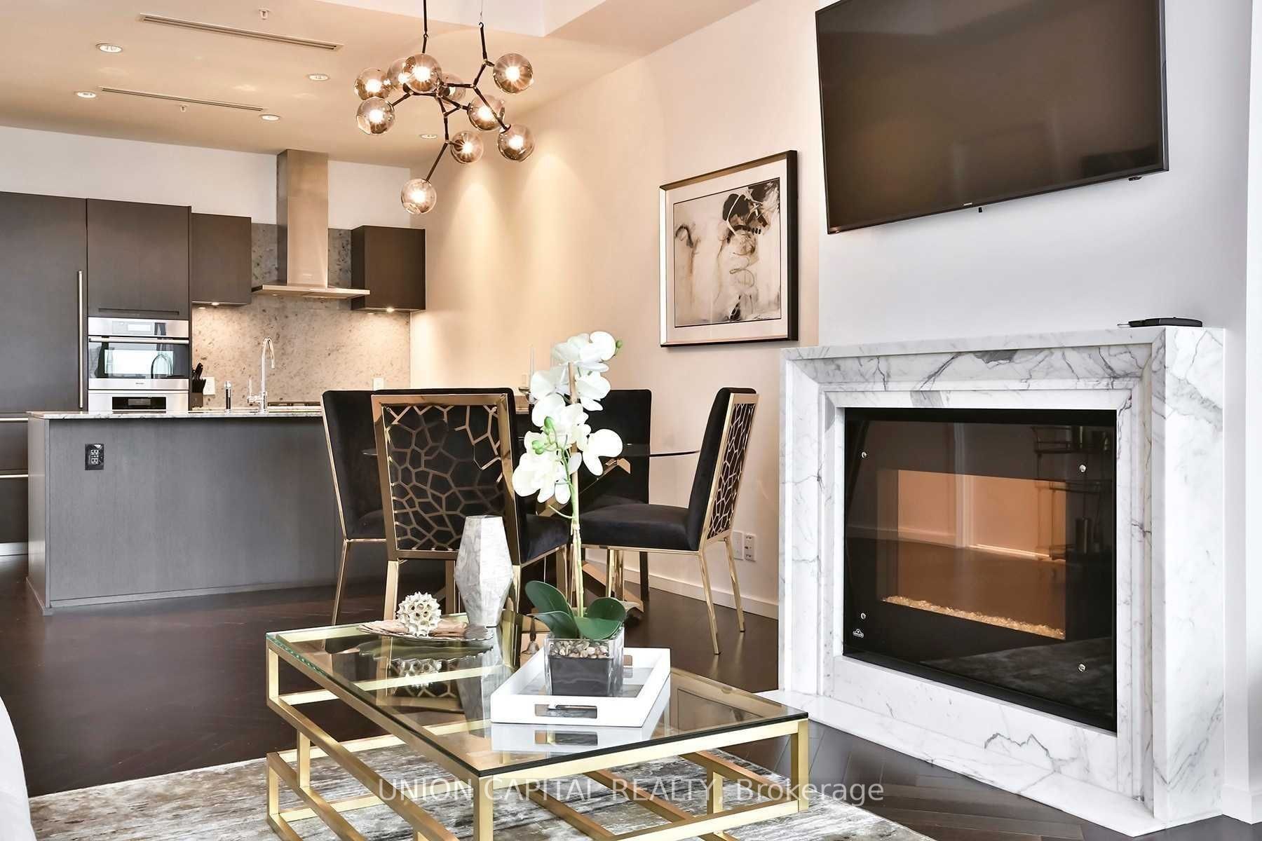180 University Avenue 5805, Toronto, ON M5H 0A2 photo 4