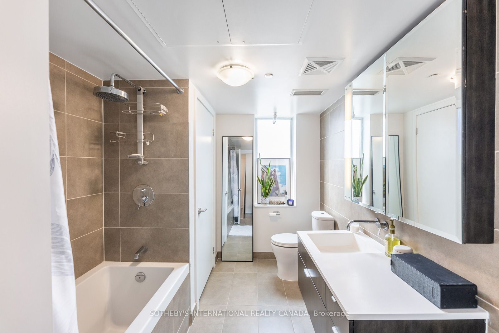 508 Wellington Street W 901, Toronto, ON M5V 0K8 photo 4