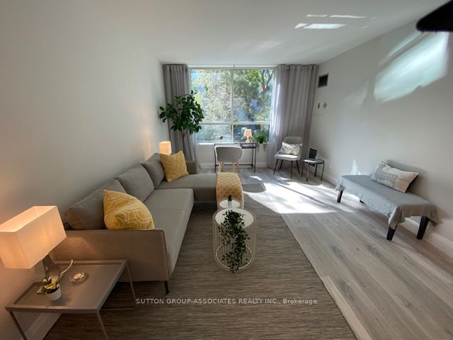 95 Prince Arthur Avenue 327, Toronto, ON M5R 3P6