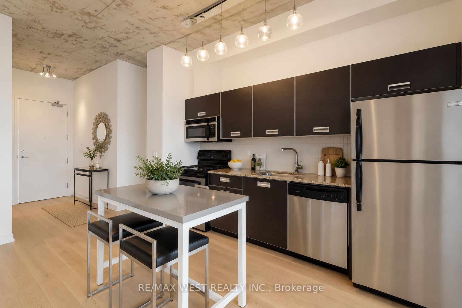 60 Bathurst Street 401, Toronto, ON M5V 2P4 photo 4