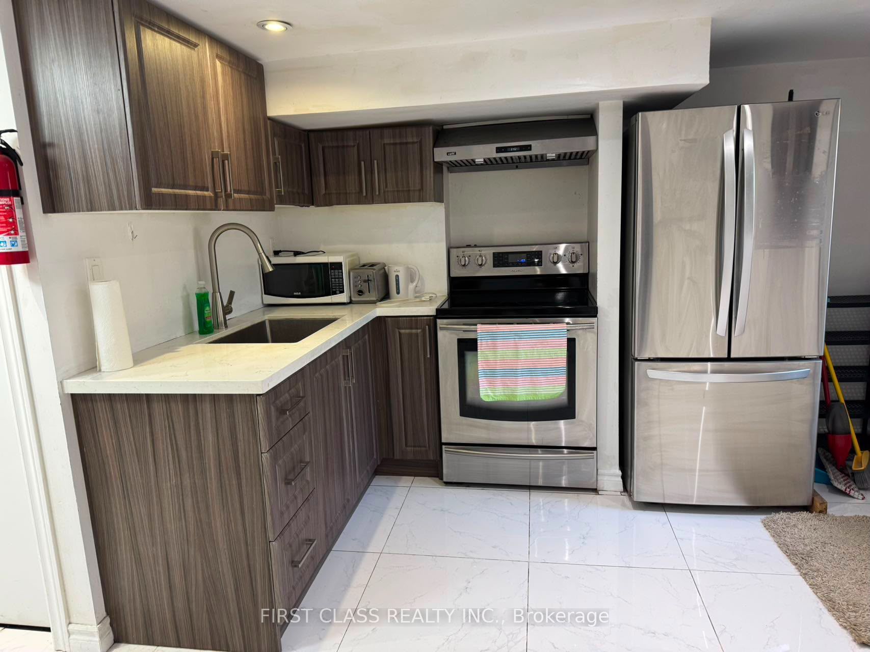 524 Bathurst Street Bsmnt, Toronto, ON M5S 2P9 photo 2