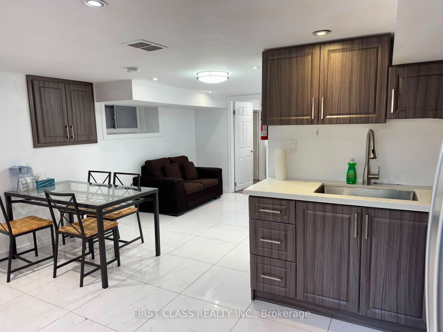 524 Bathurst Street Bsmnt, Toronto, ON M5S 2P9 photo 4