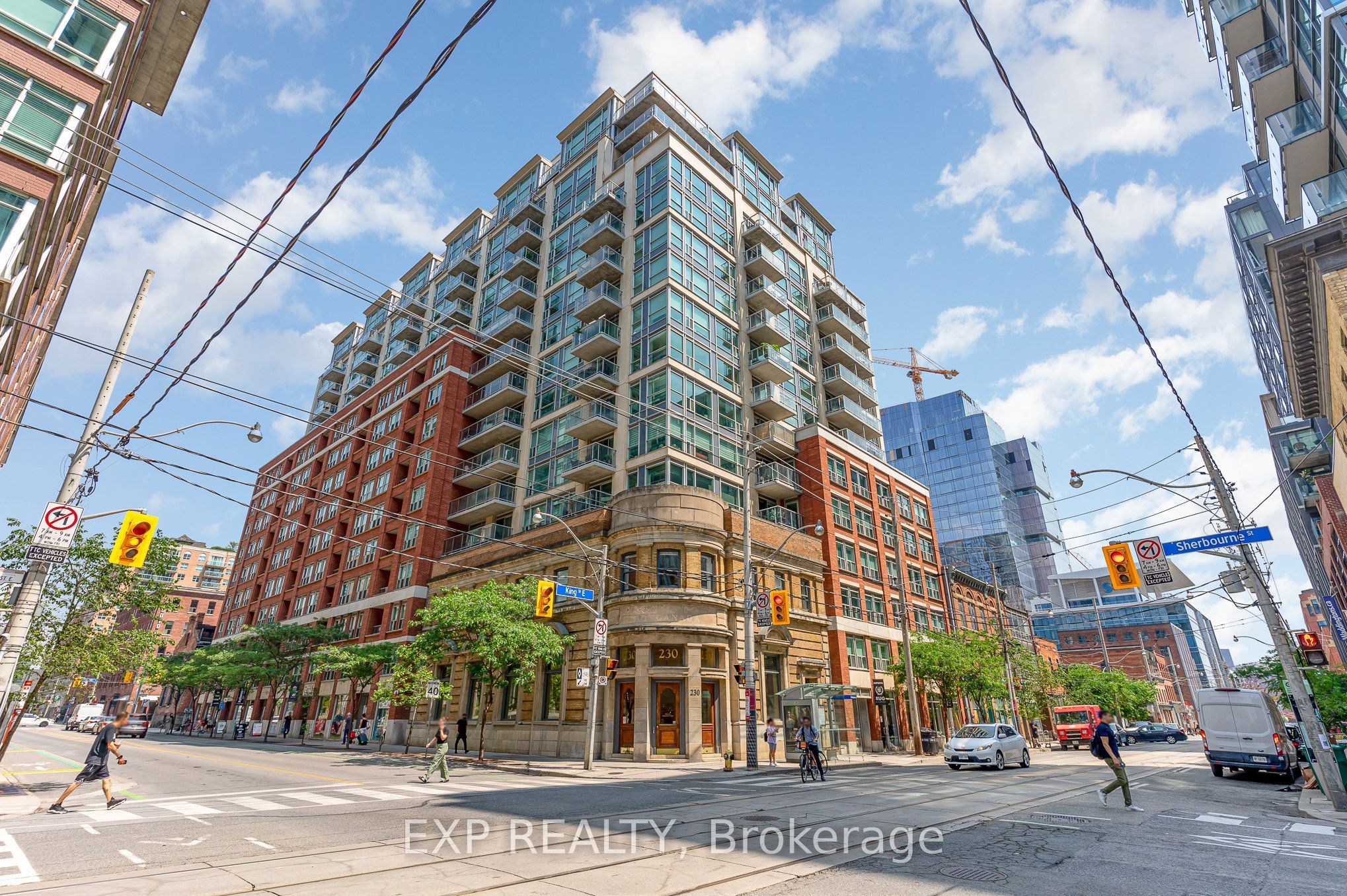 230 King Street 614, Toronto, ON M5A 1K5
