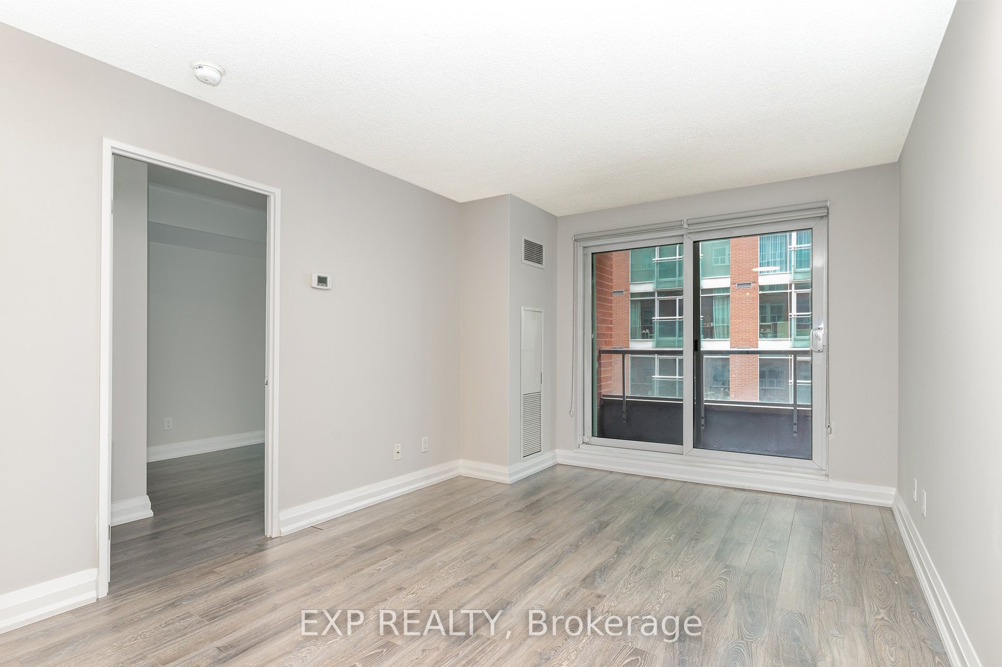 230 King Street 614, Toronto, ON M5A 1K5 photo 3