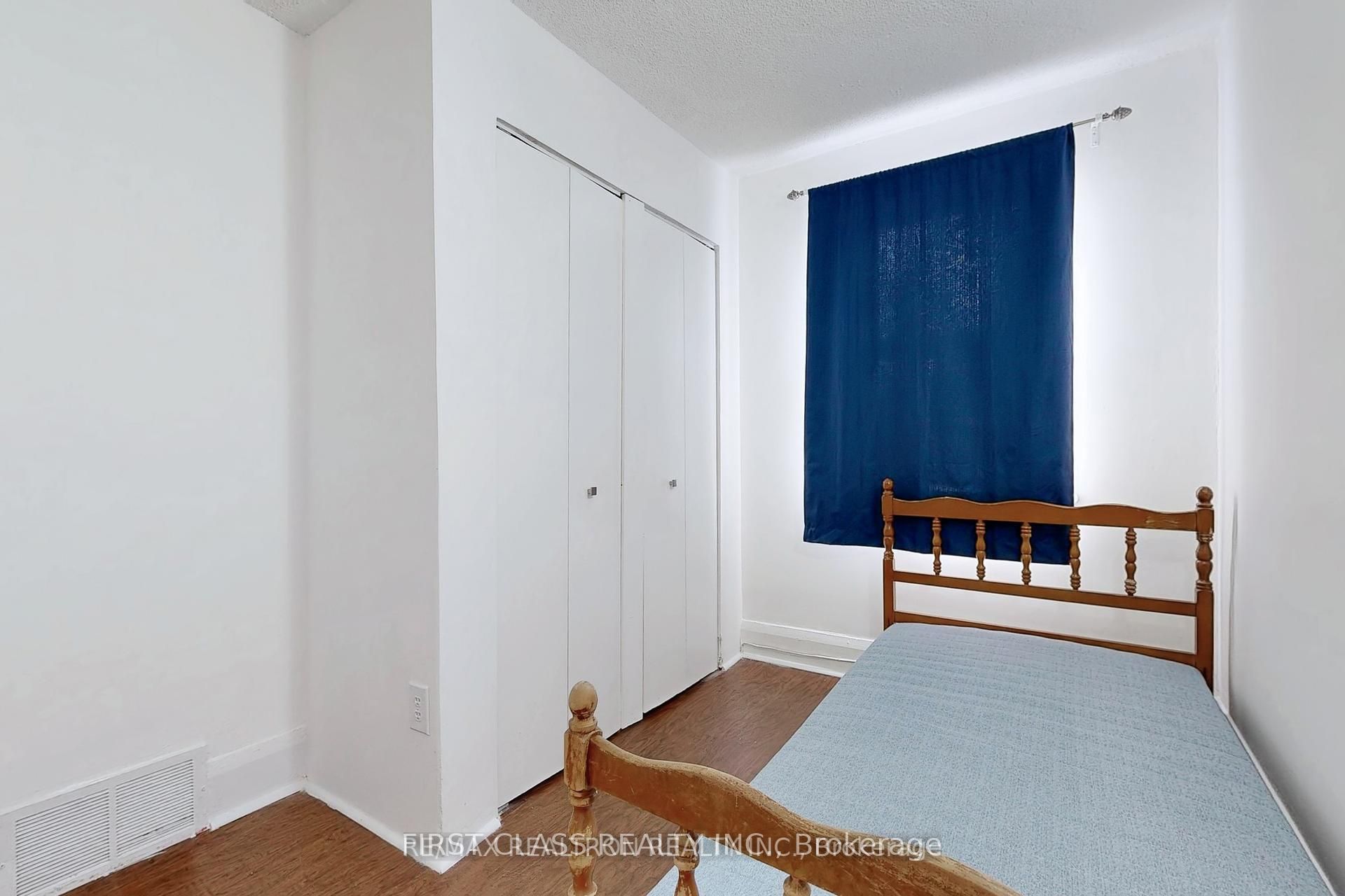 97 Bude Street 2nd Floor, Toronto, ON M6E 2E4 photo 4