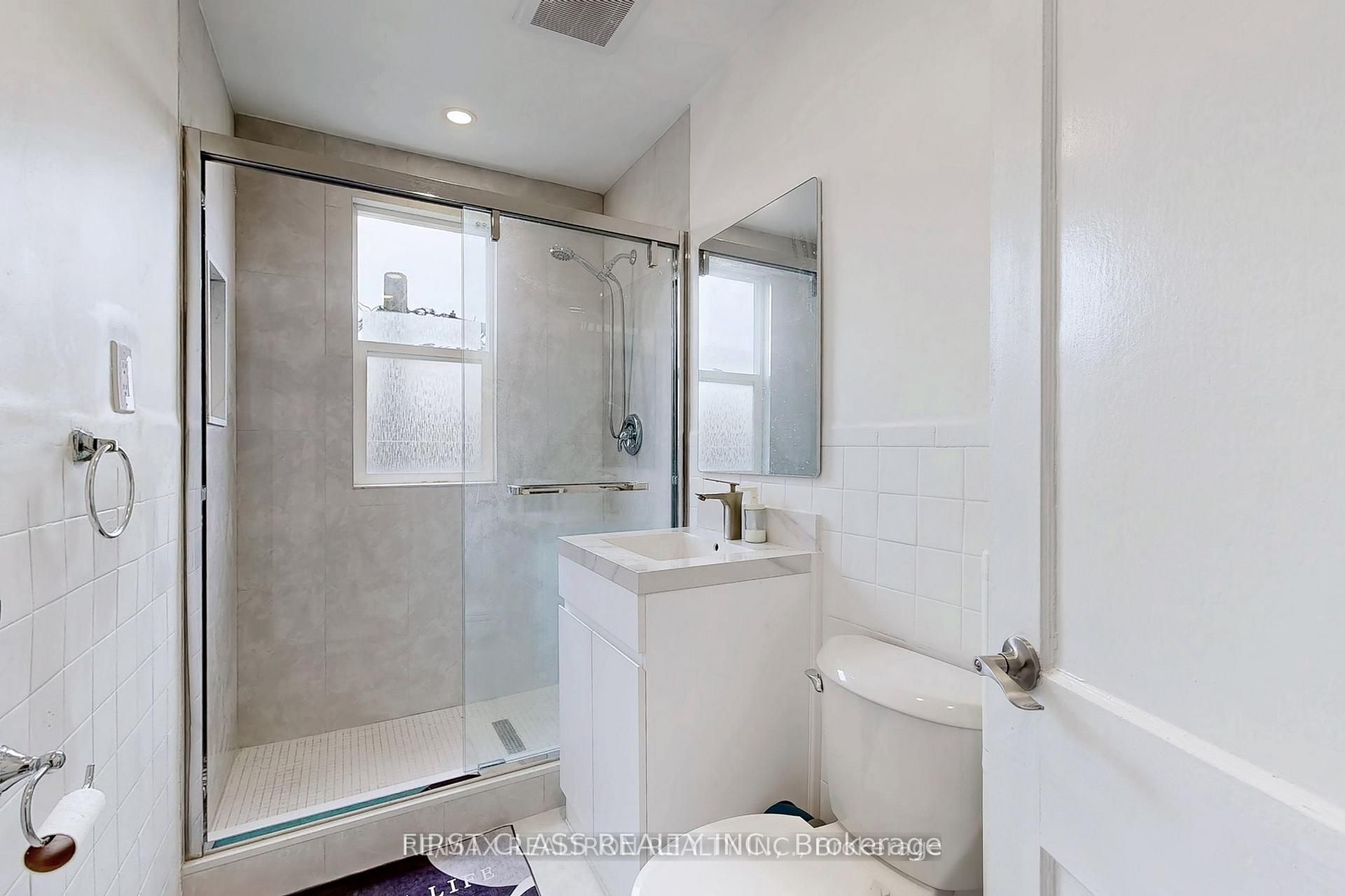 97 Bude Street 2nd Floor, Toronto, ON M6E 2E4 photo 5