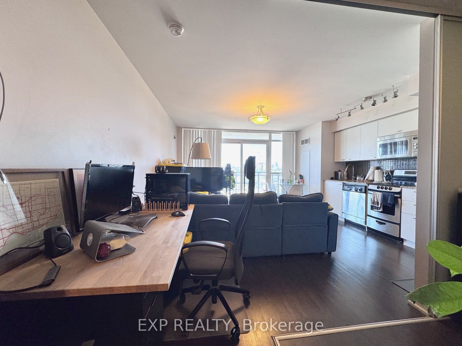 78 Tecumseth Street 910, Toronto, ON M5V 0A9 photo 3