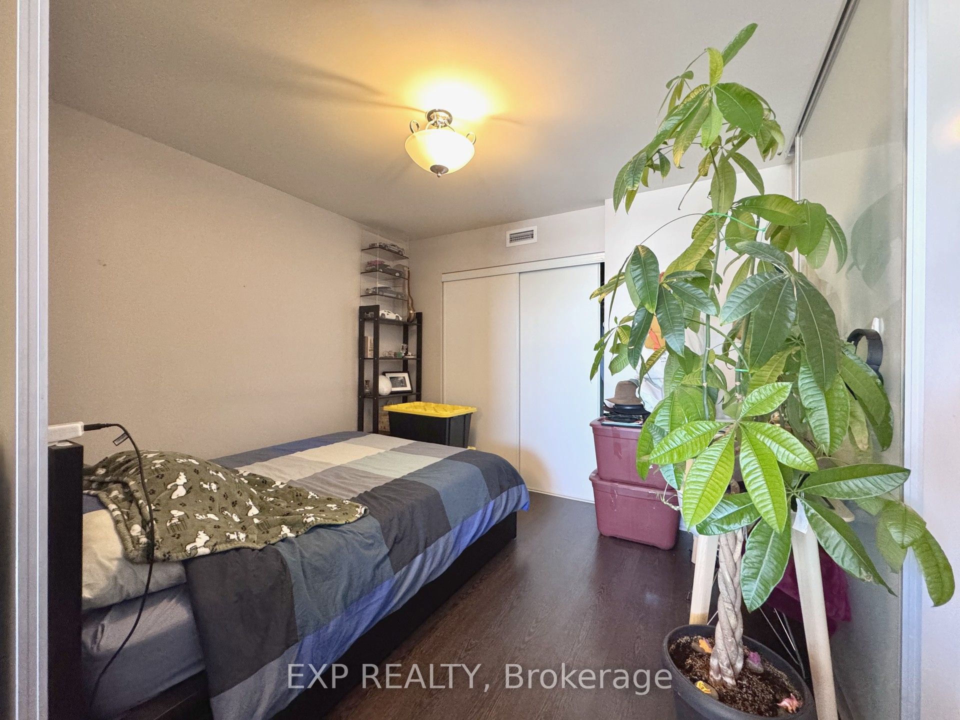 78 Tecumseth Street 910, Toronto, ON M5V 0A9 photo 5