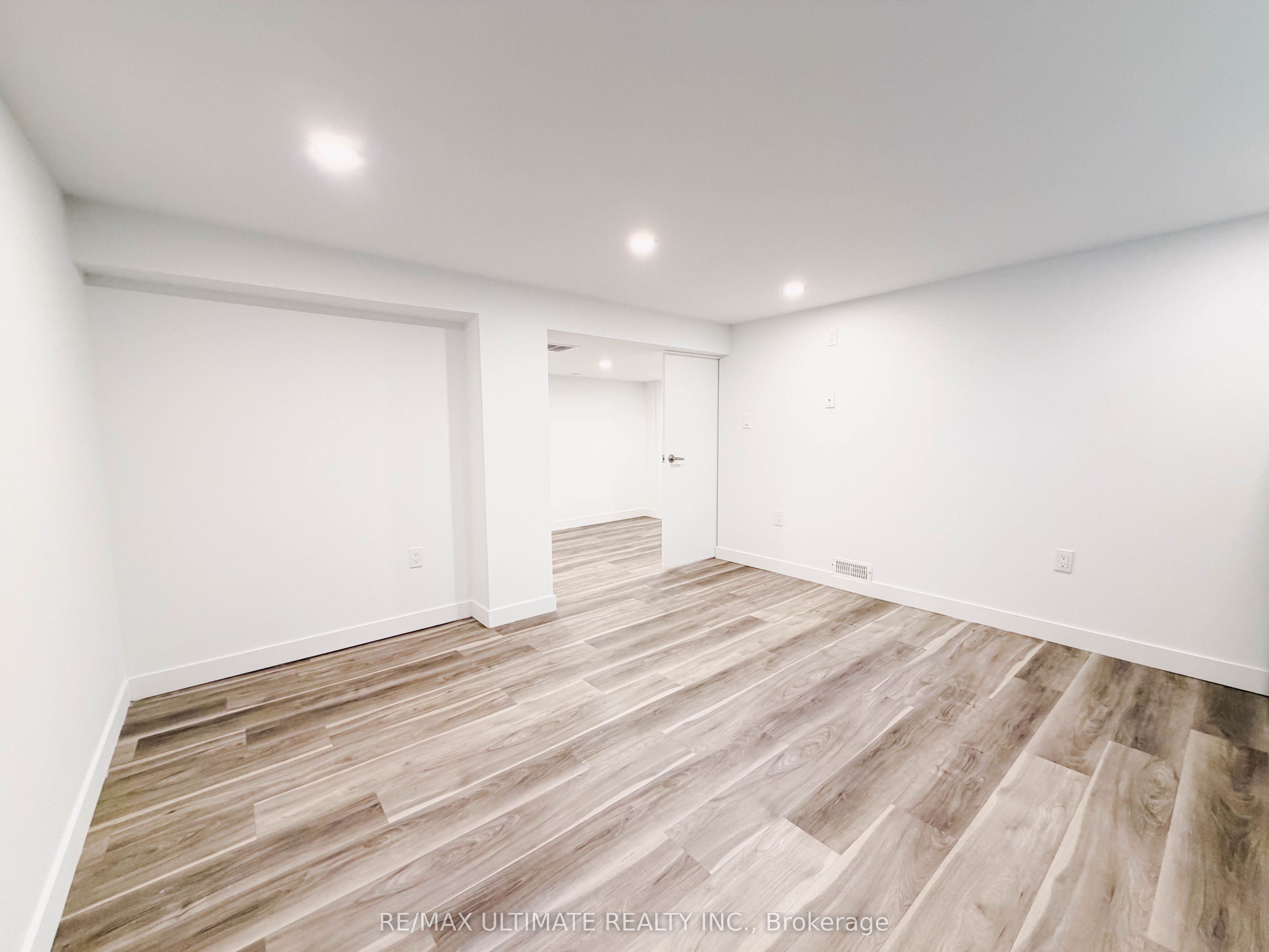 141 Wilmington Avenue Apt. 1, Toronto, ON M3H 5J6 photo 2
