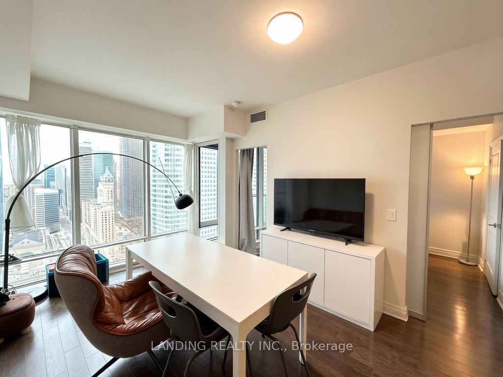 8 The Esplanade Avenue 3304, Toronto, ON M5E 0A6 photo 4