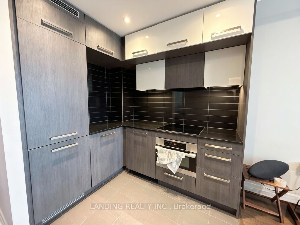 8 The Esplanade Avenue 3304, Toronto, ON M5E 0A6 photo 5