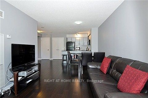 12 Yonge Street 1701, Toronto, ON M5E 1Z9 photo 3