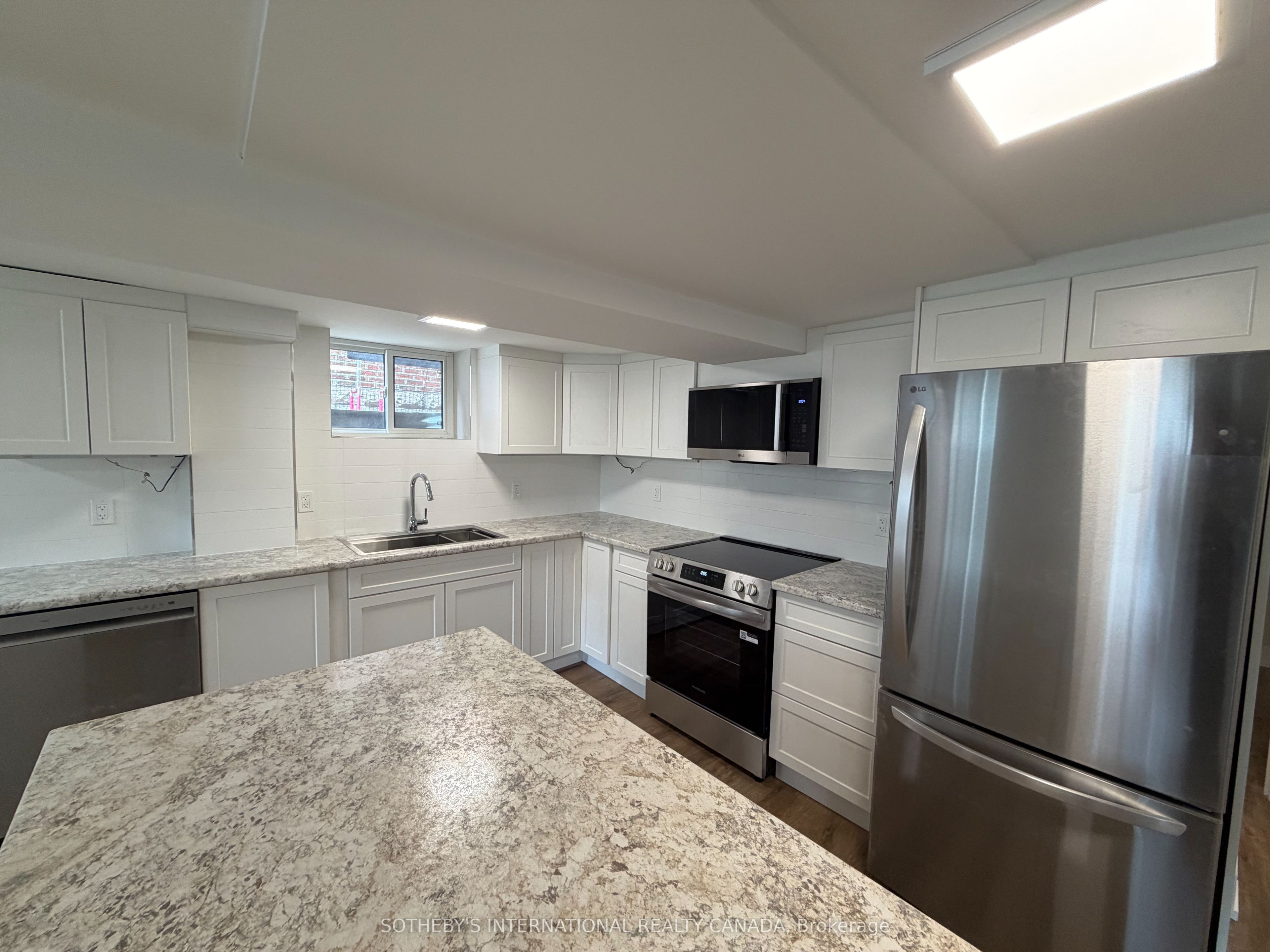 458A Oriole Parkway Lower, Toronto, ON M5P 2H8 photo 4