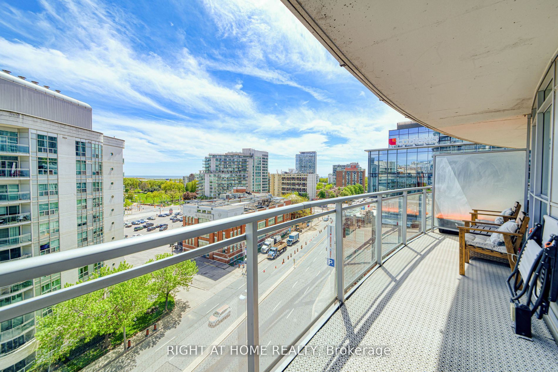 38 Dan Leckie Way S 1016, Toronto, ON M5V 2V6 photo 2