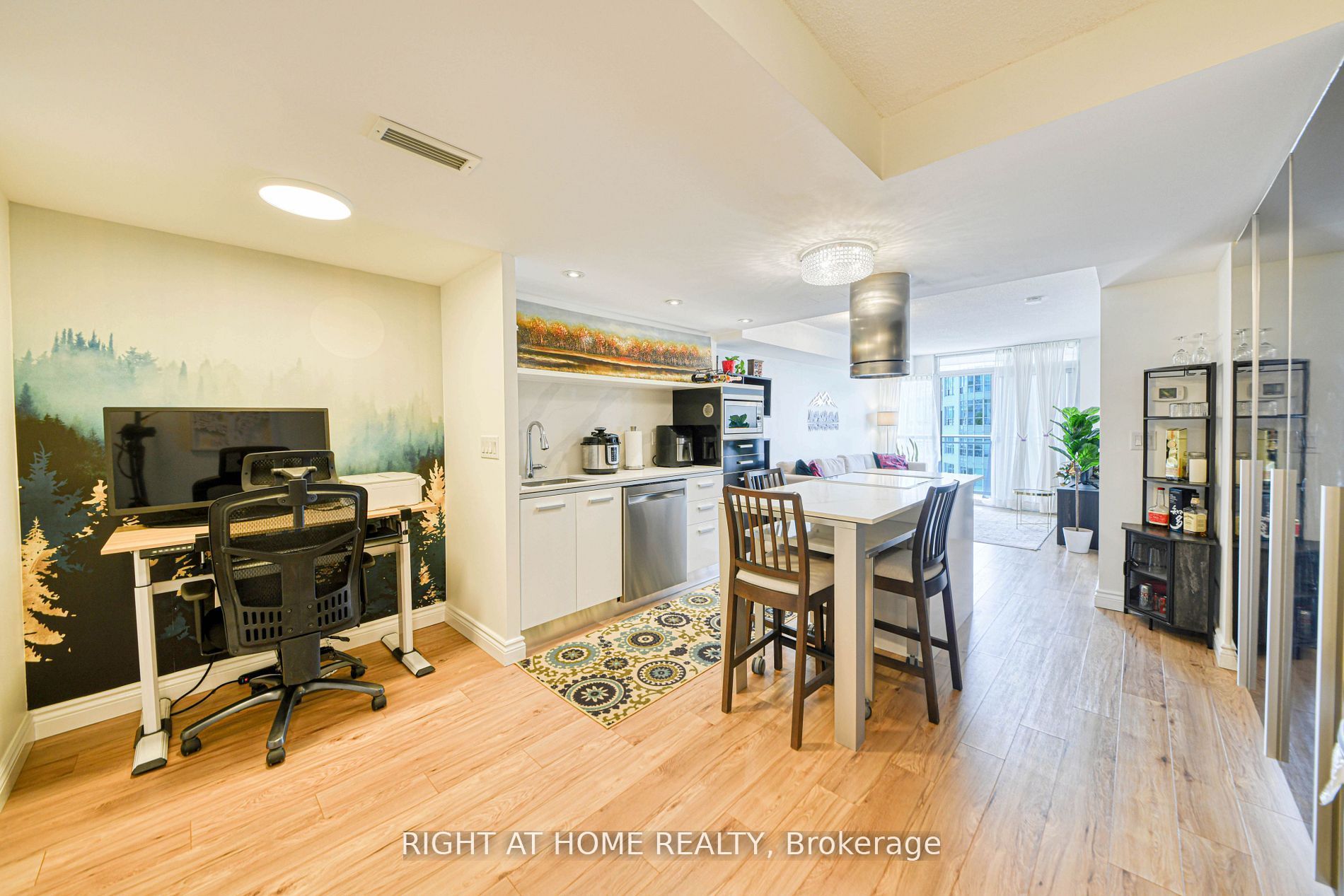38 Dan Leckie Way S 1016, Toronto, ON M5V 2V6 photo 5