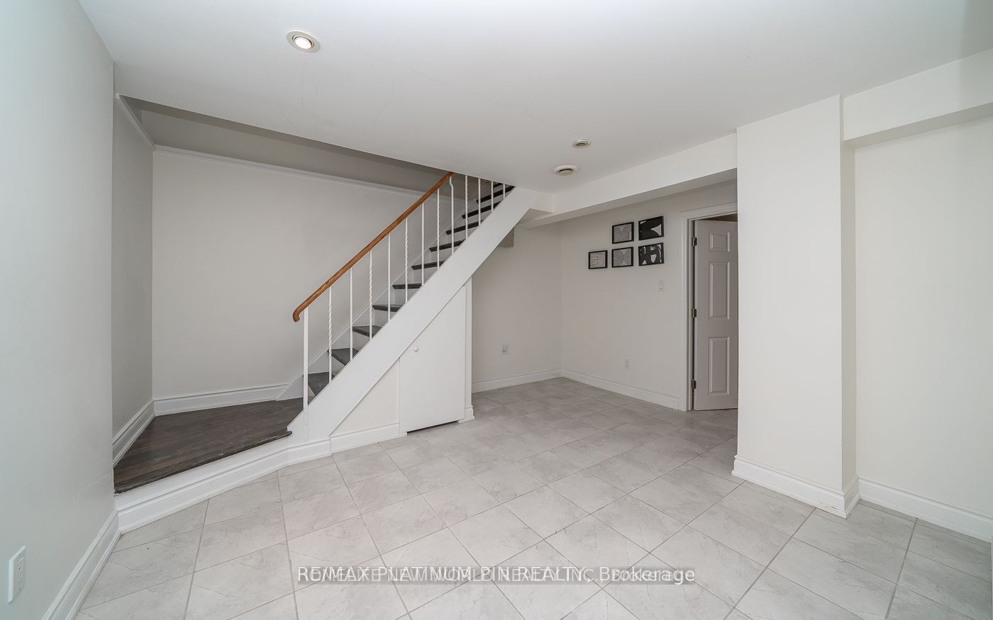 61 Snowcrest Crescent Bsmt, Toronto, ON M2K 2K9 photo 2