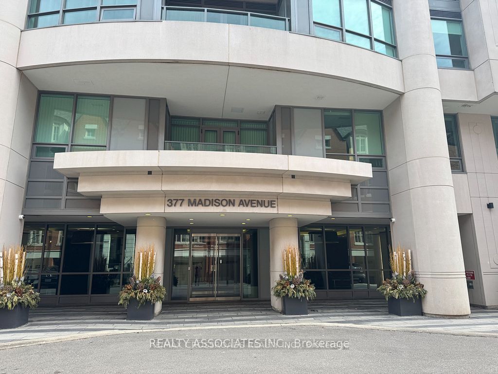 377 Madison Avenue 510, Toronto, ON M4V 3E1 photo 2