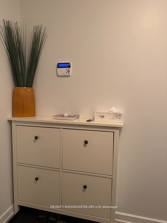 377 Madison Avenue 510, Toronto, ON M4V 3E1 photo 5