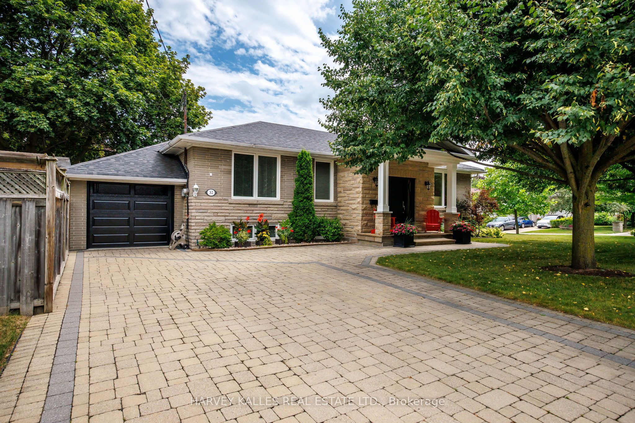 32 Acton Avenue, Toronto, ON M3H 4G7