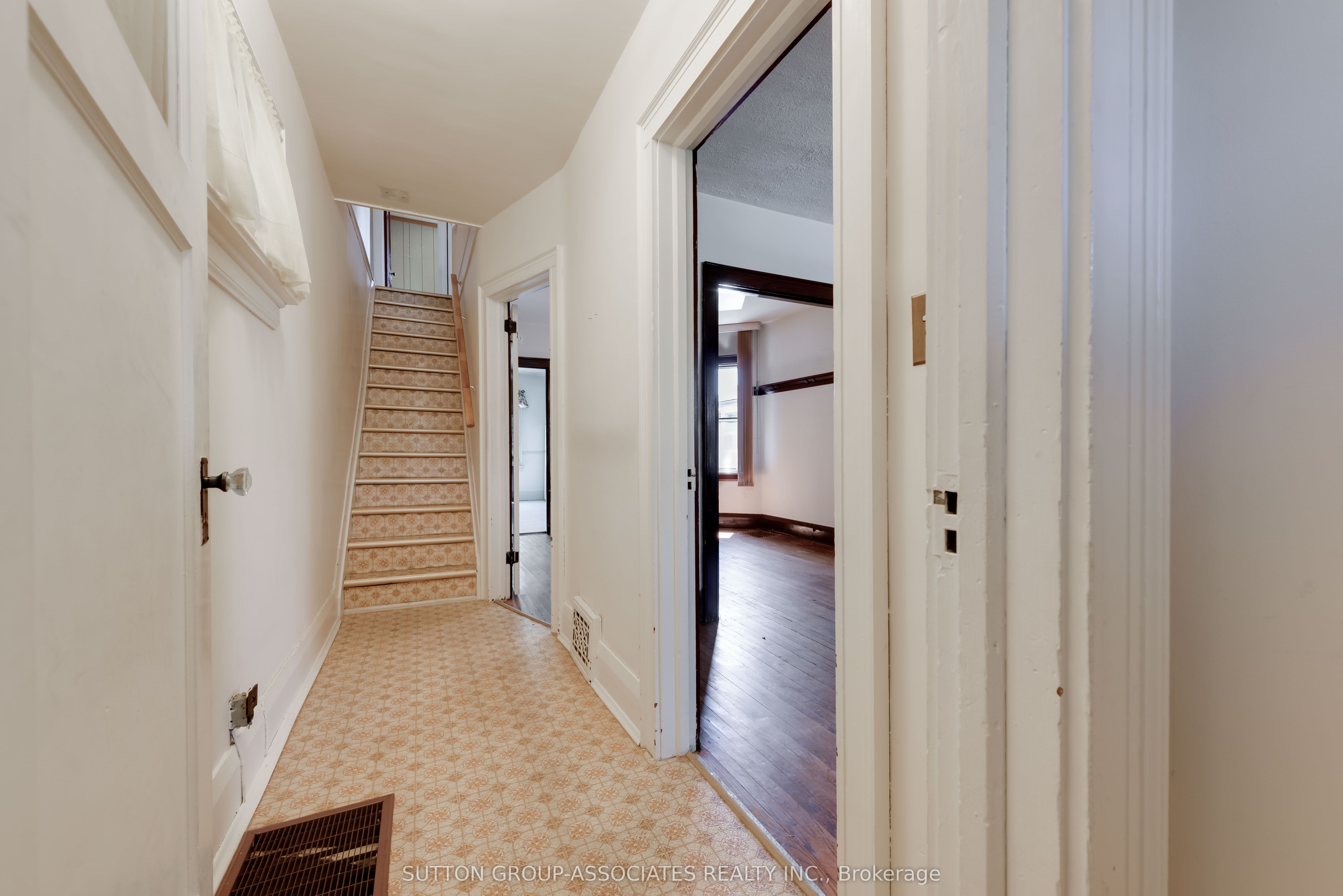 155 Earlsdale Avenue, Toronto, ON M6E 1L3 photo 2